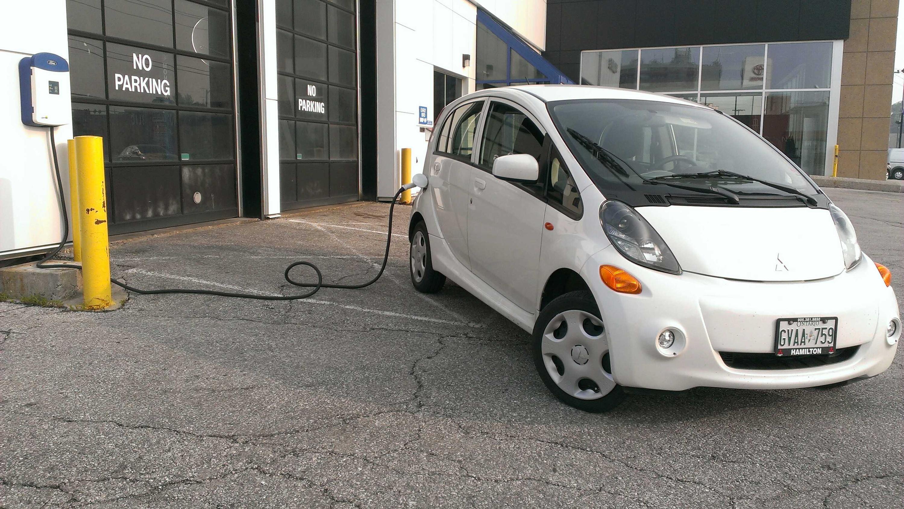 Yorkdale Ford Lincoln Toronto, ON EV Station