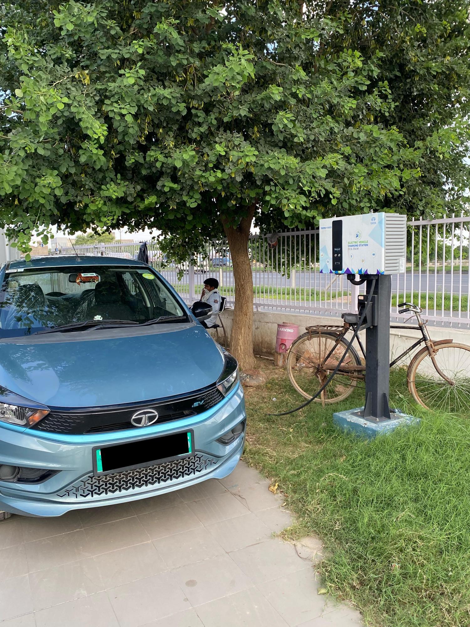 Hyundai Arvind Auto Sales & Service | Dharera, UP | EV Station