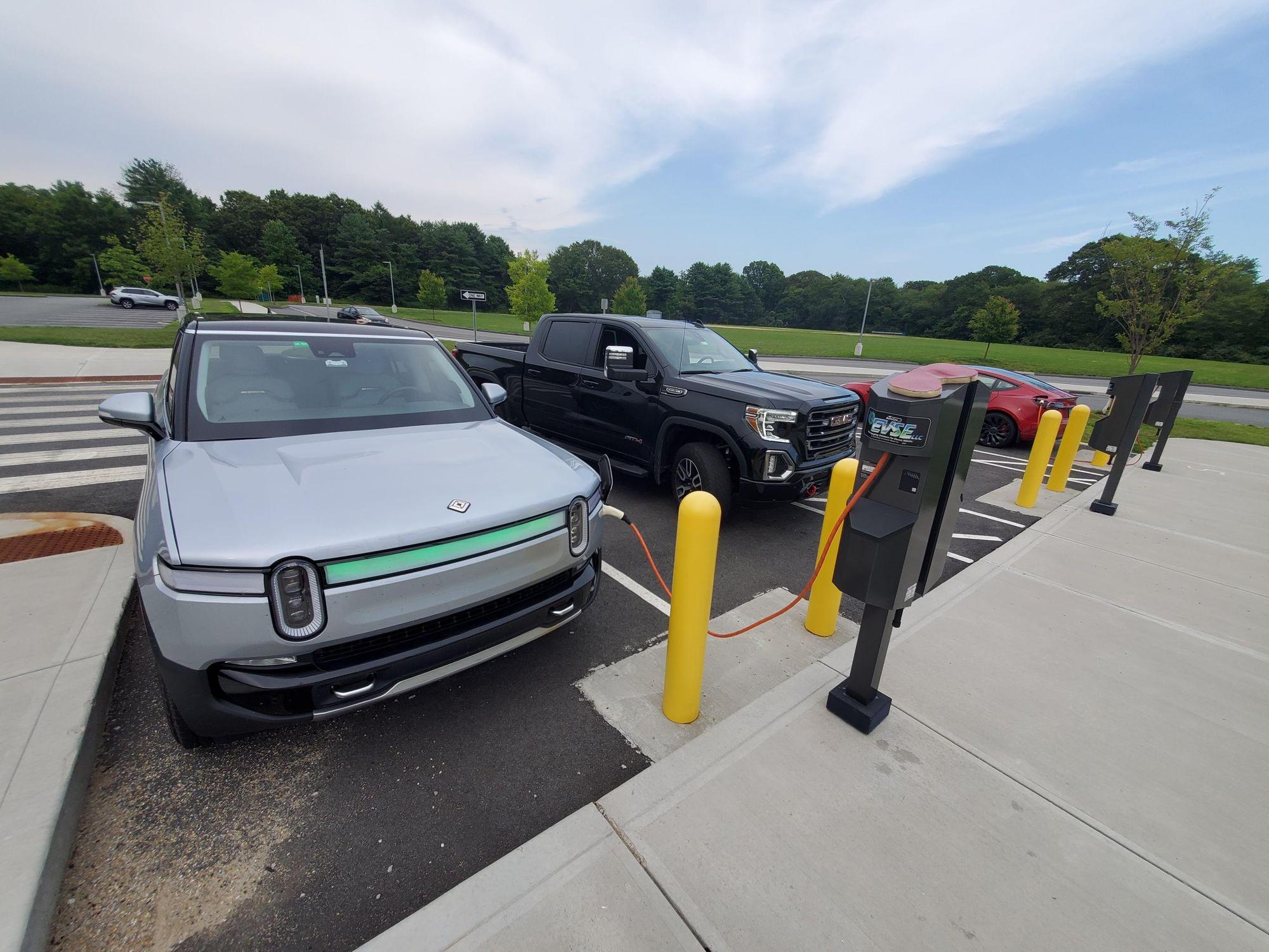 Mystic River School Groton, CT EV Station