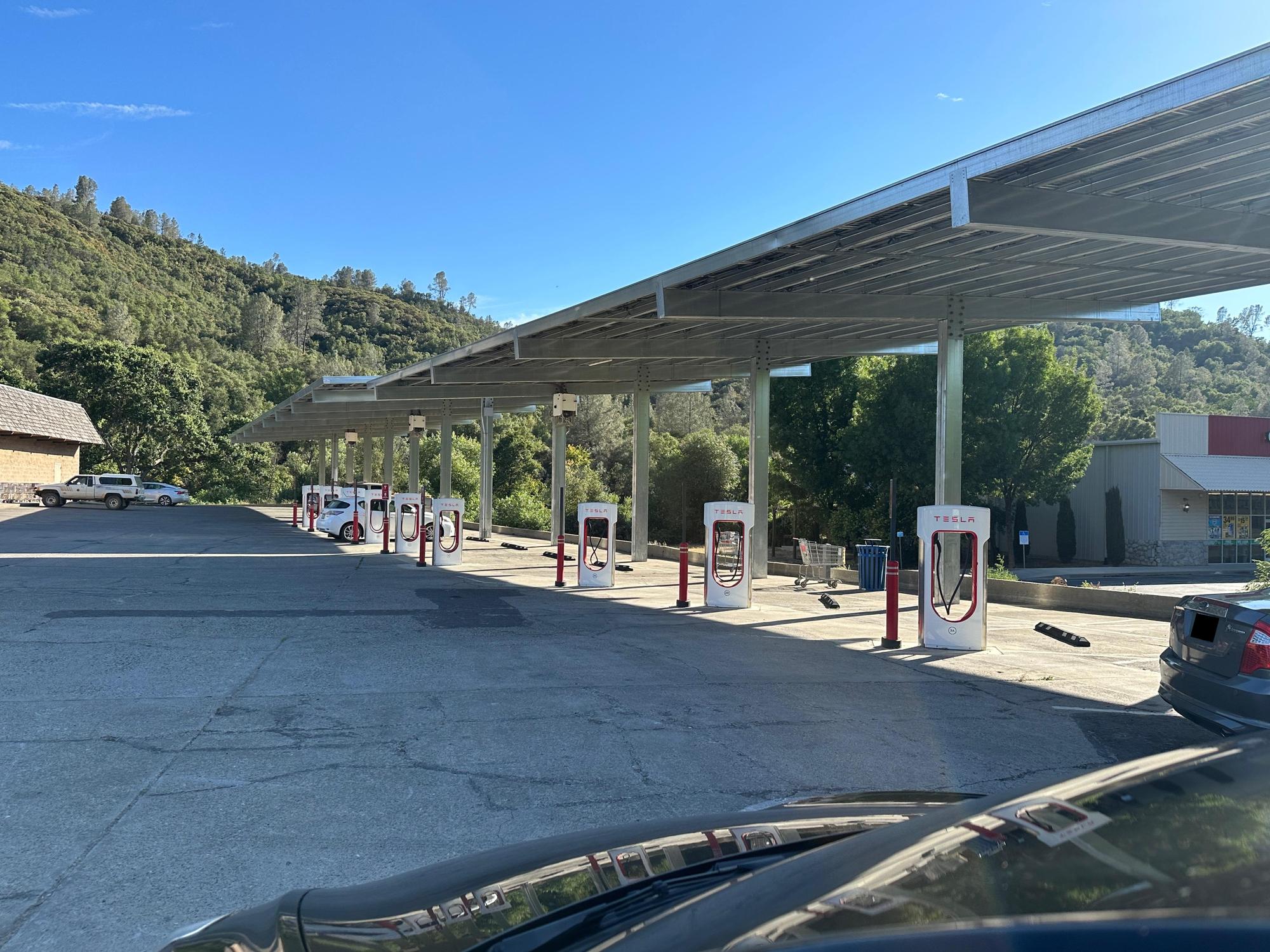 Pioneer Market Mariposa, CA EV Station