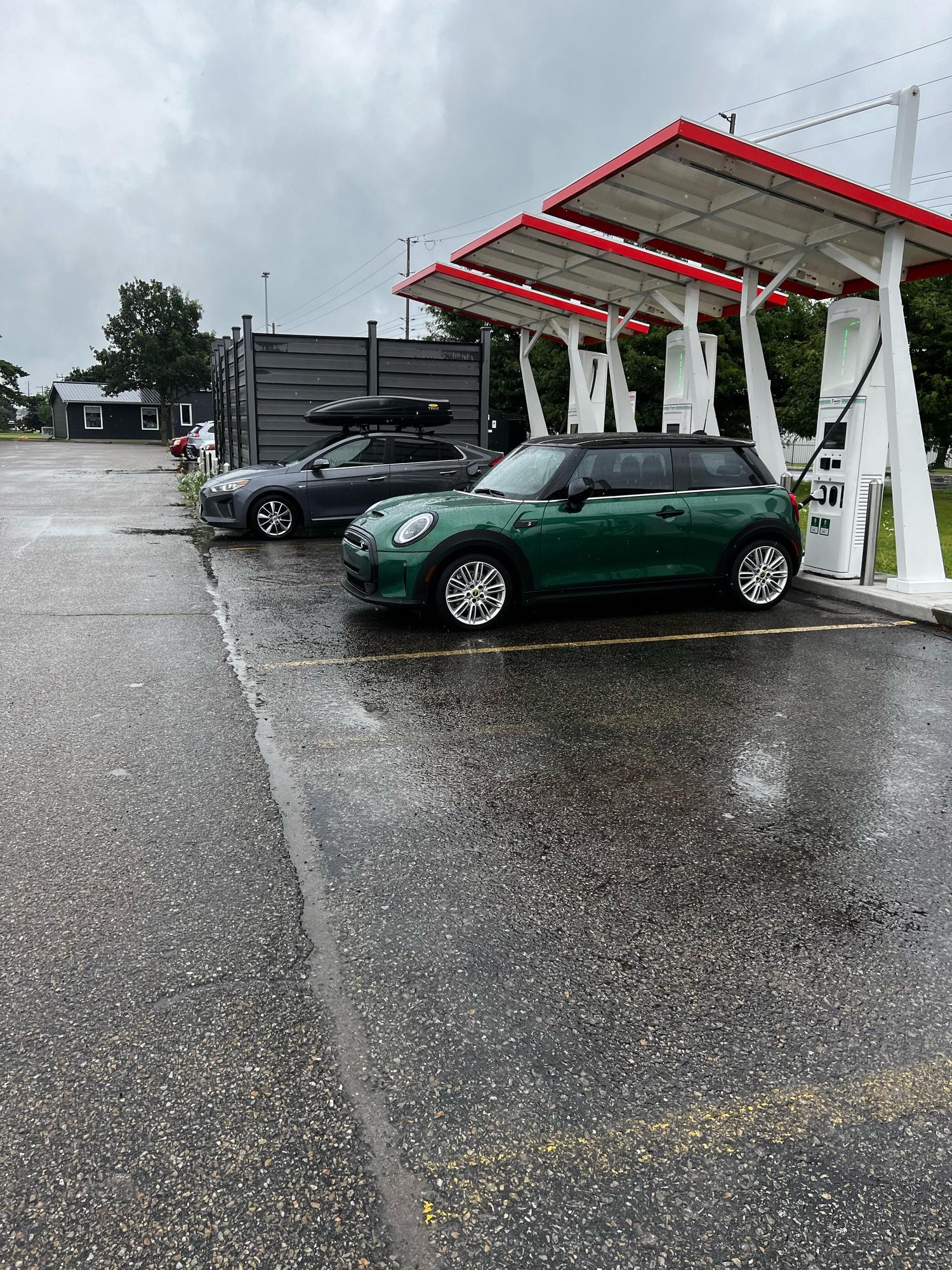 Canadian Tire Brockville Brockville, ON EV Station
