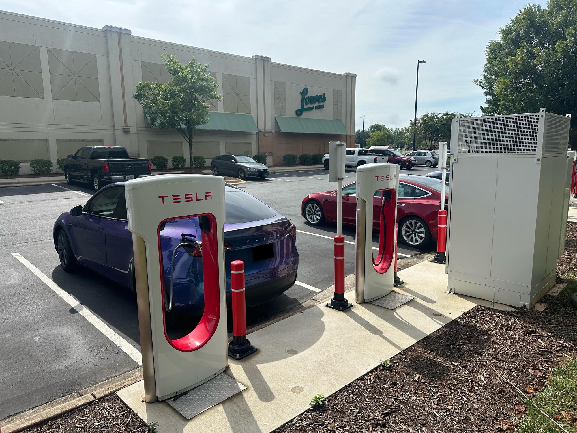 Lowes Foods of Mooresville Mooresville, NC EV Station