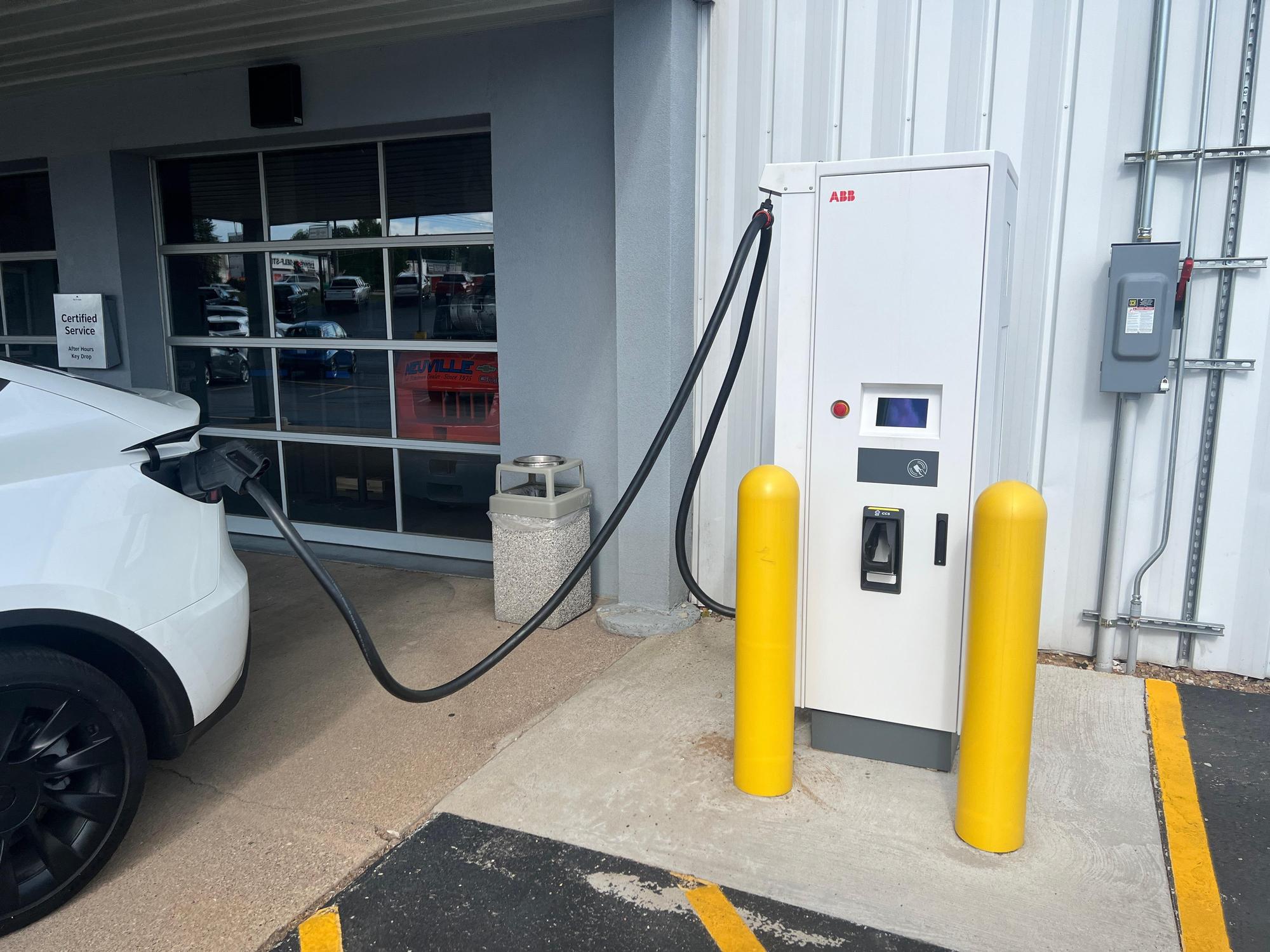 Neuville Motors Waupaca, WI EV Station