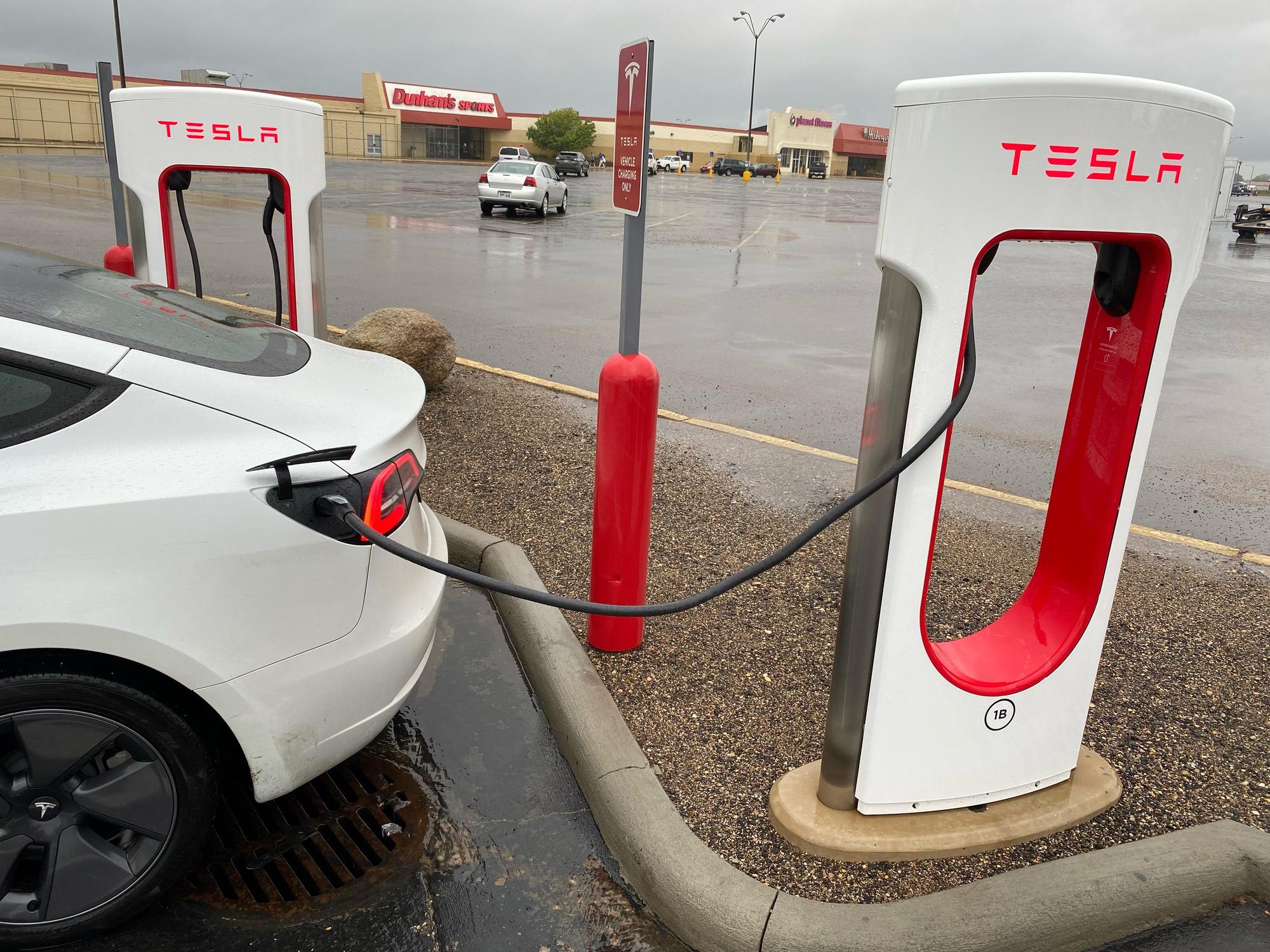 HyVee Watertown, SD EV Station