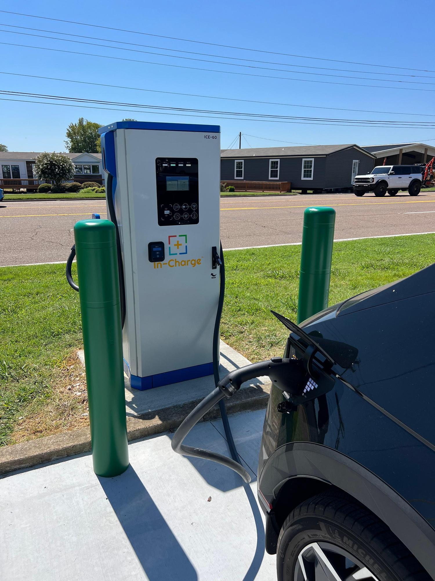 Peppers Chevrolet GMC (2) Paris, TN EV Station