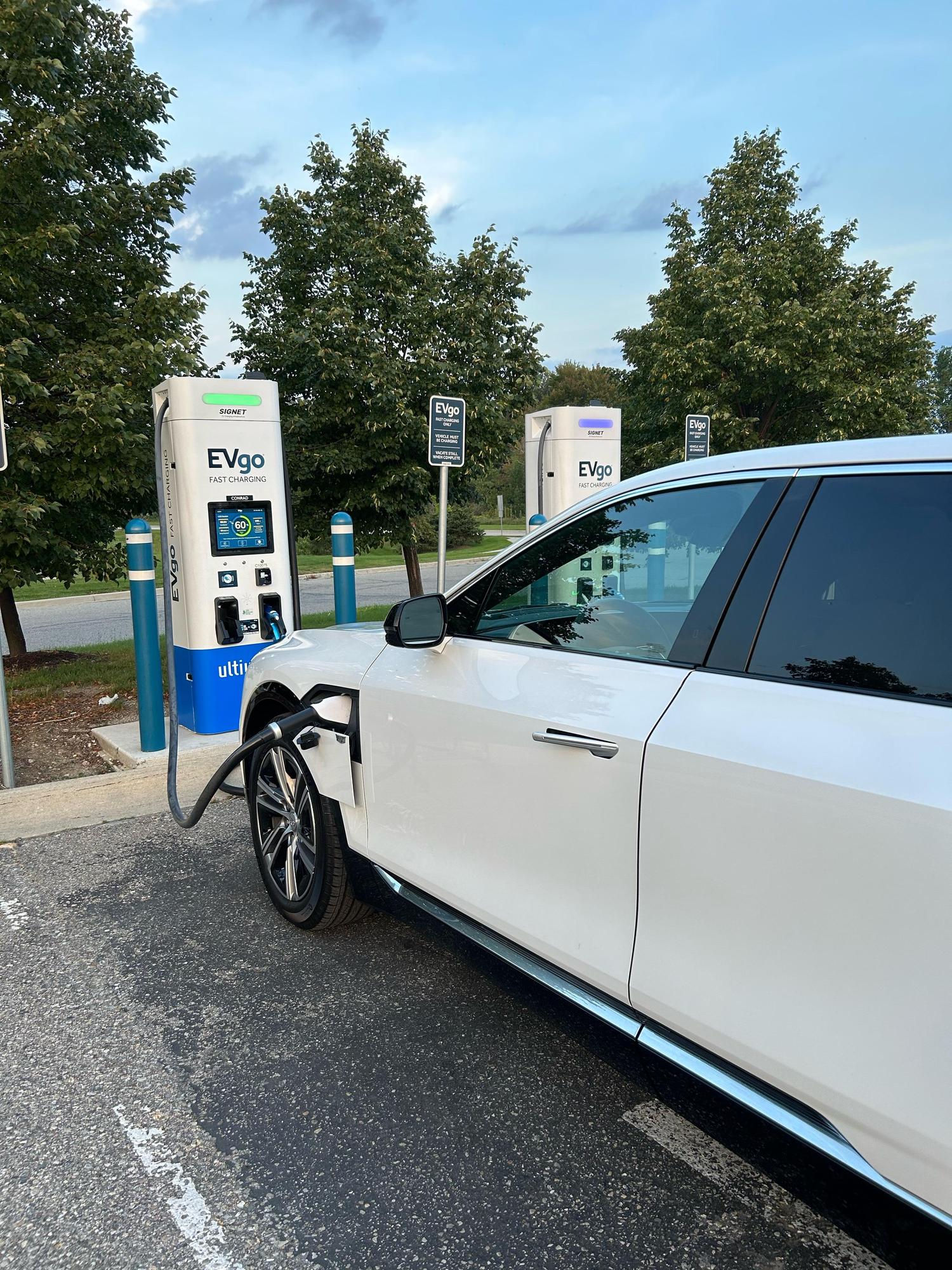Meijer Rochester Hills Rochester Hills, MI EV Station