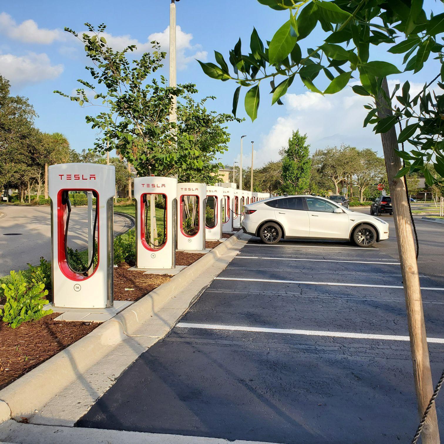 Pine Ridge Crossings (1) Naples, FL EV Station