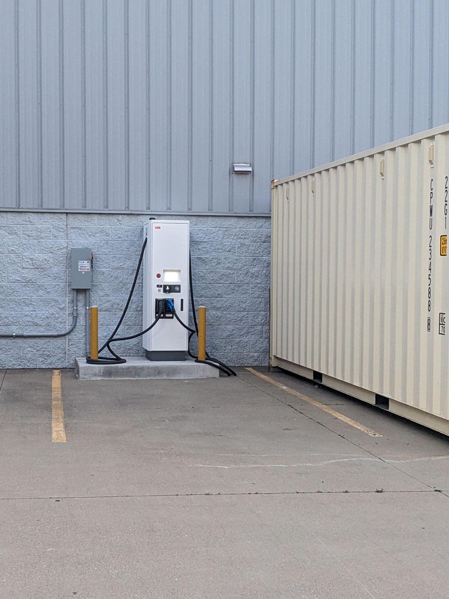 Straub Nissan Triadelphia, WV EV Station