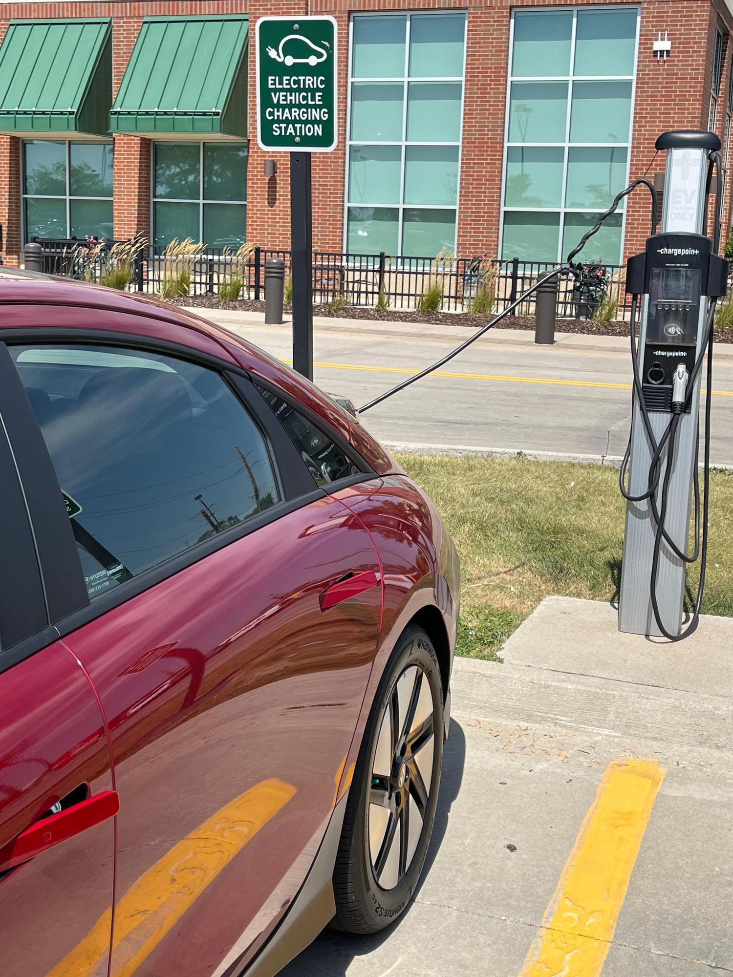 HY VEE WAUKEE 2 Waukee, IA EV Station