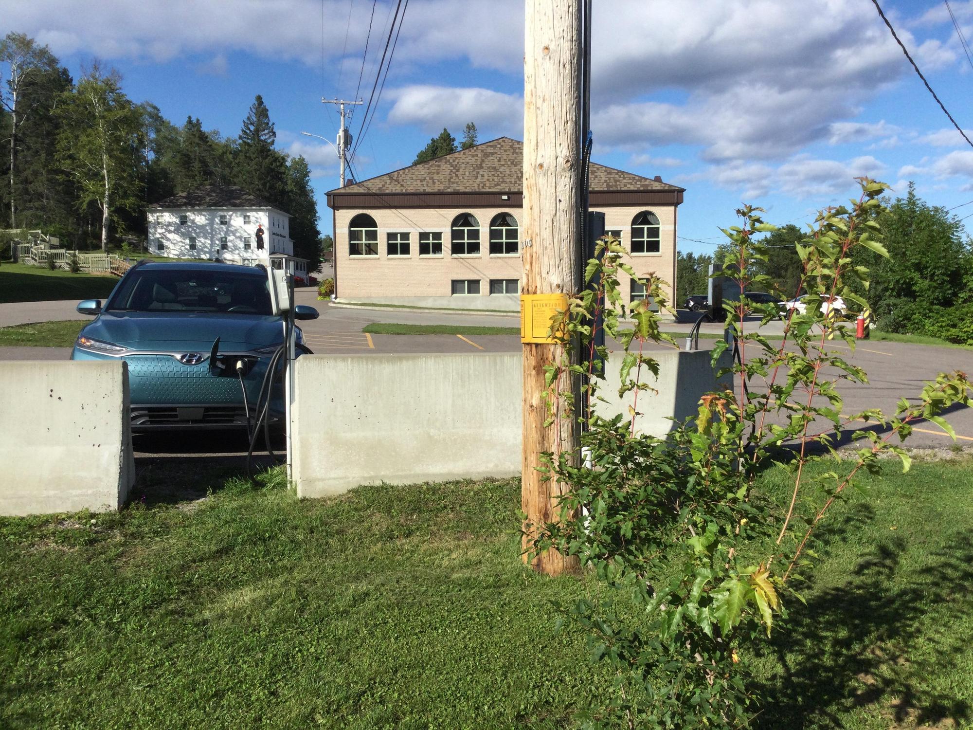 Ermitage StAntoine/Restaurant Le Campanile LacBouchette, QC EV Station