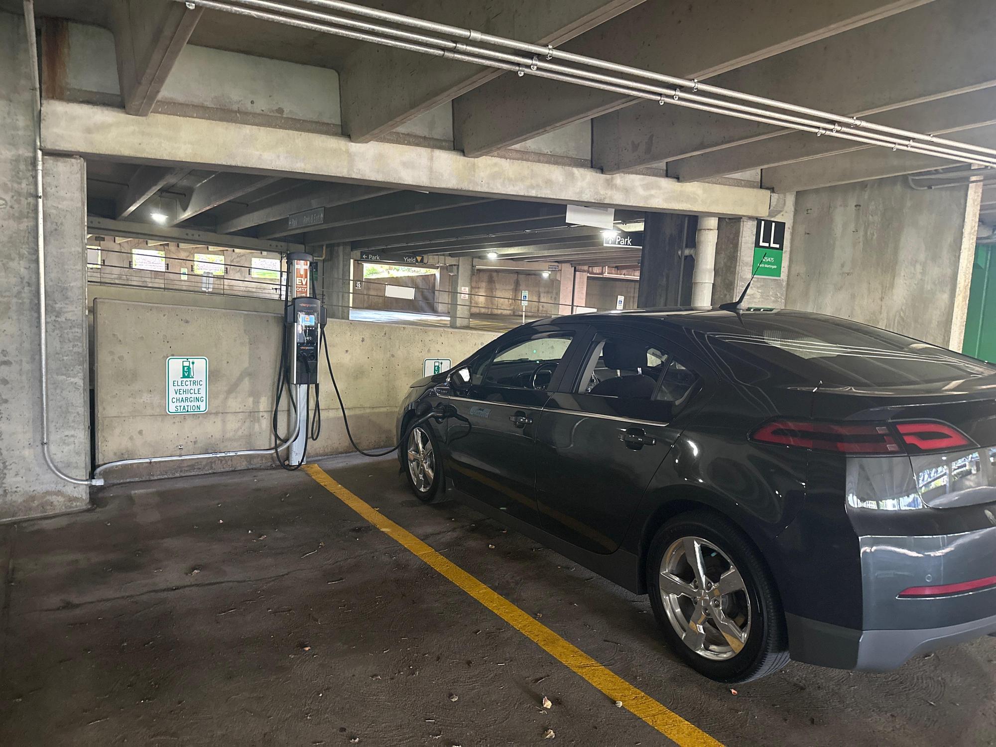 Woodfield Corporate Center, South Parking Garage Schaumburg, IL EV