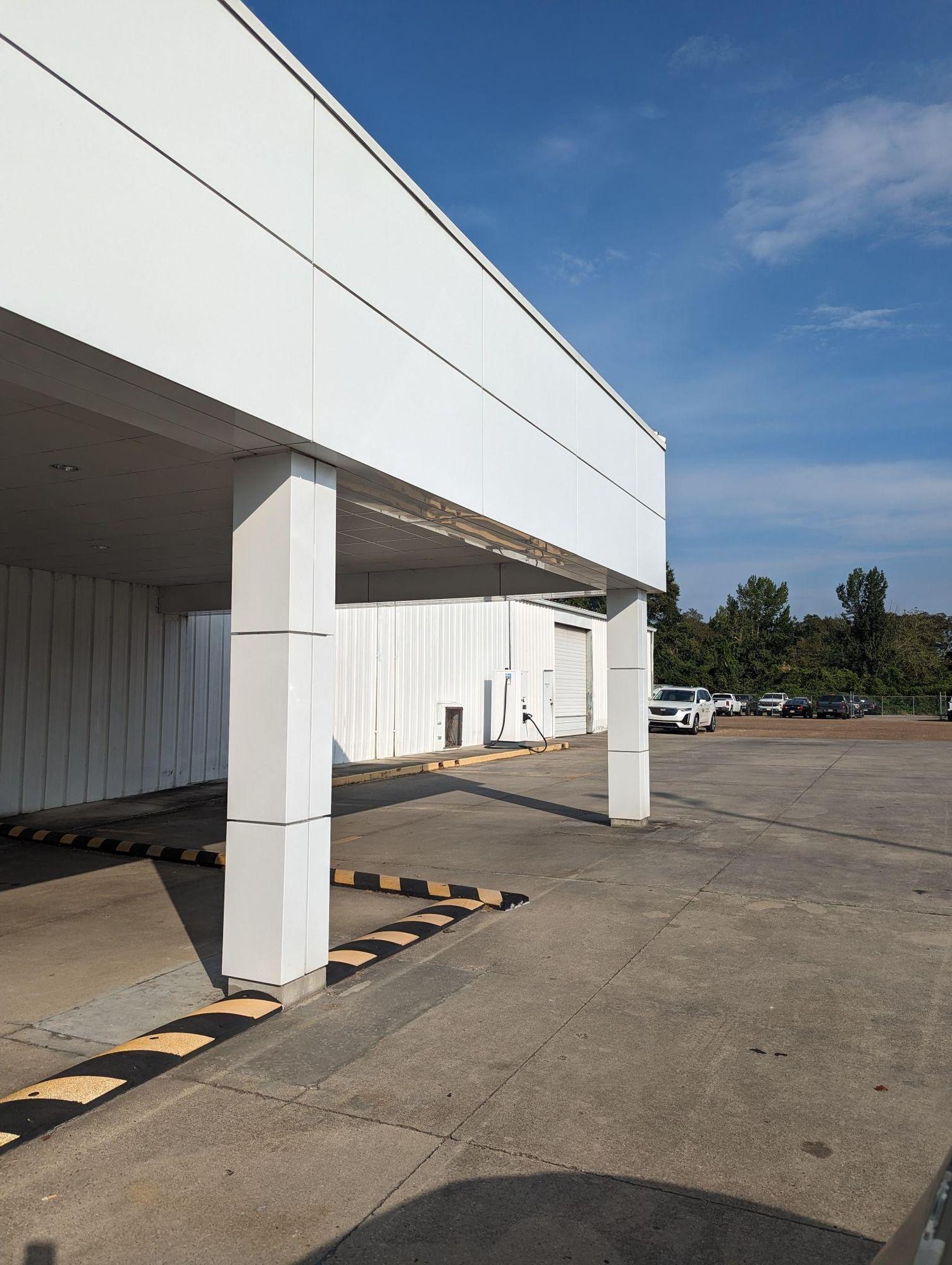 Dossett GMC Cadillac Hattiesburg, MS EV Station