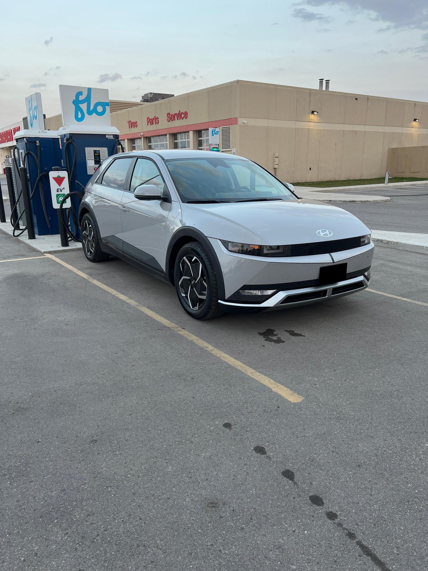 Canadian Tire Saint Boniface Winnipeg, MB EV Station