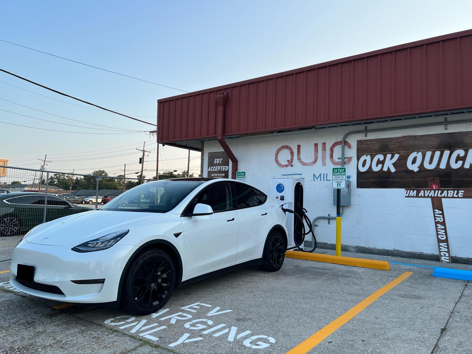 Dock Quick Stop Harahan, LA EV Station
