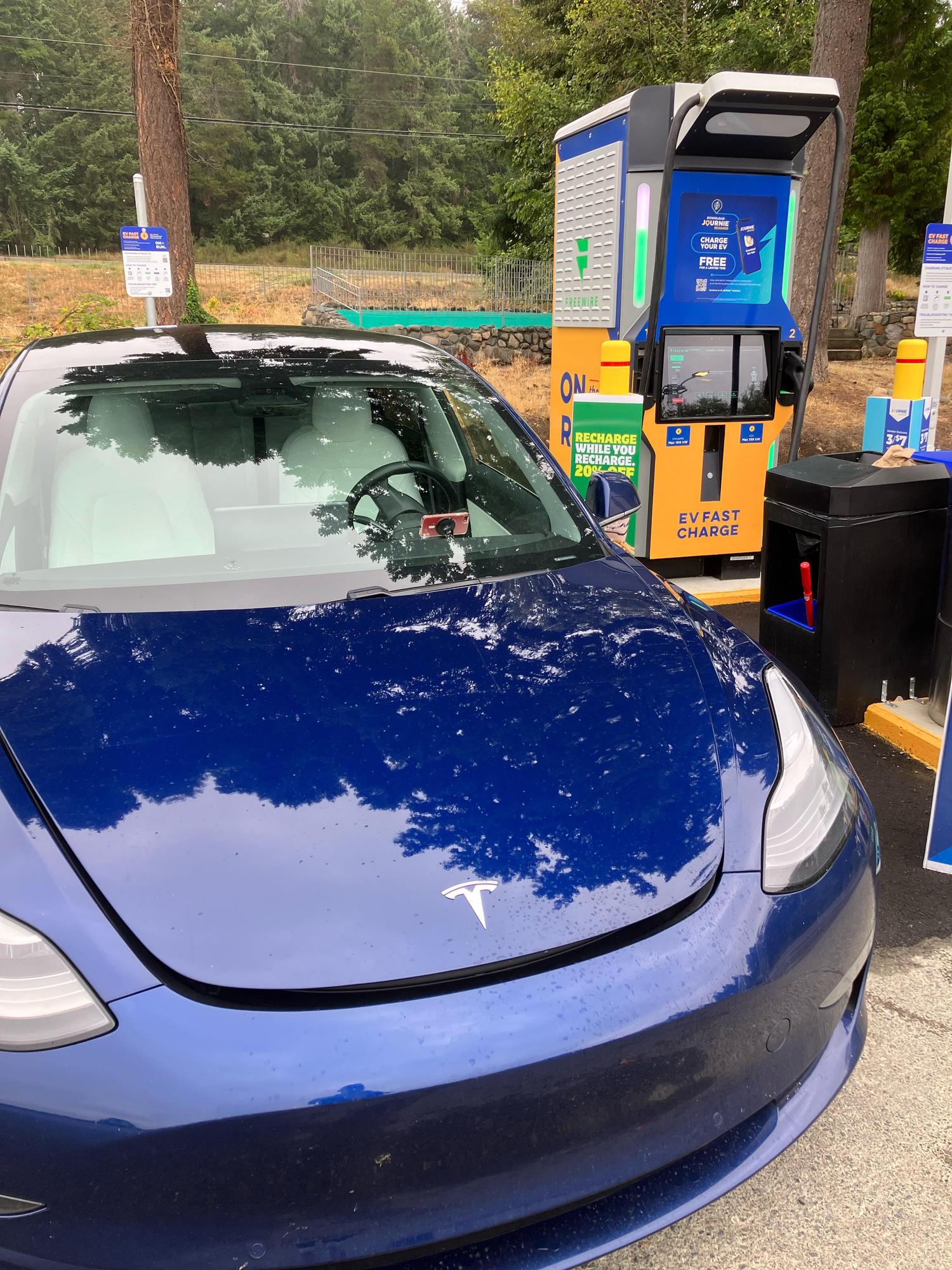 On the Run Convenience Store Nanoose Bay, BC EV Station