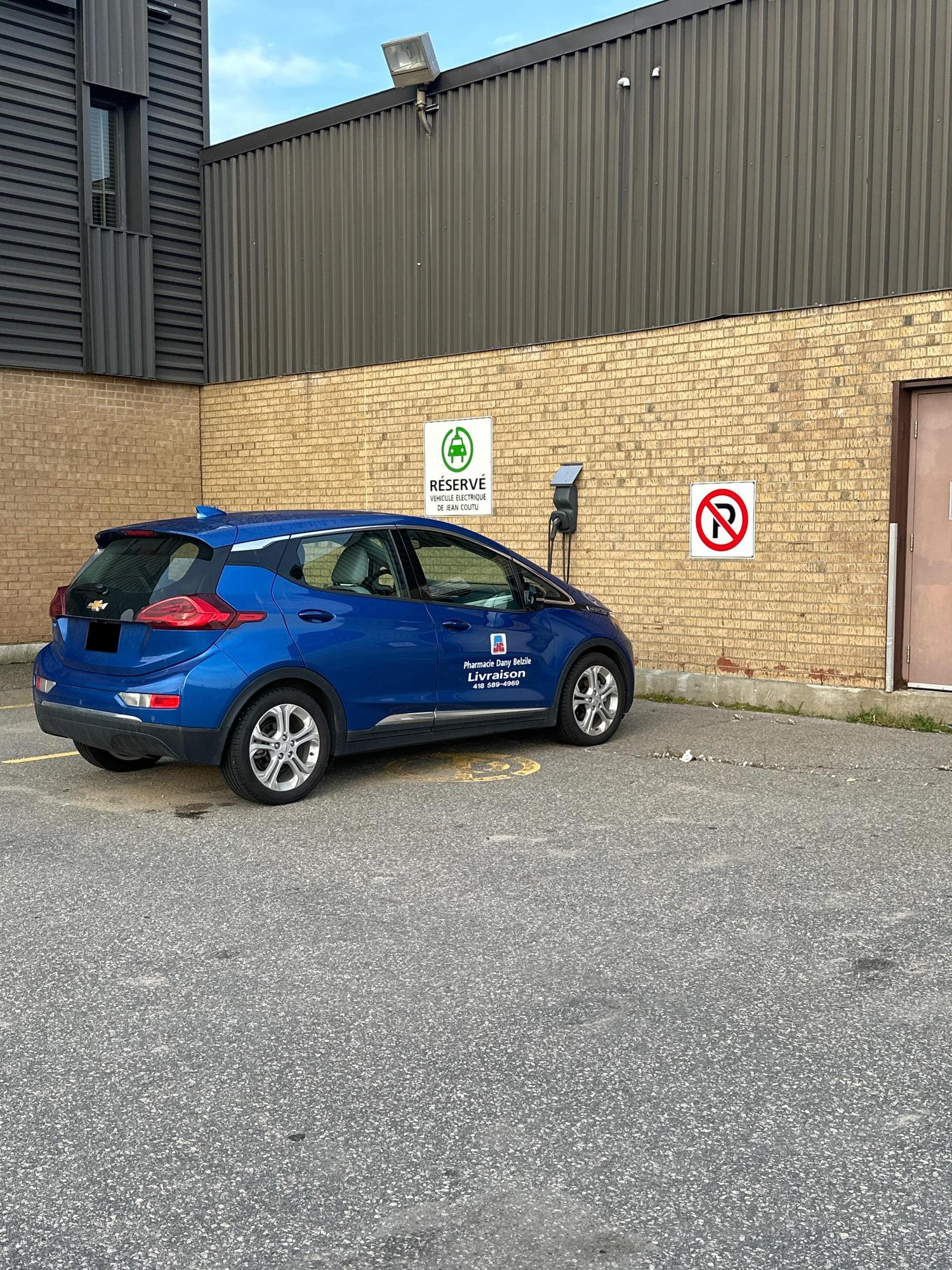 Jean Coutu QC EV Station