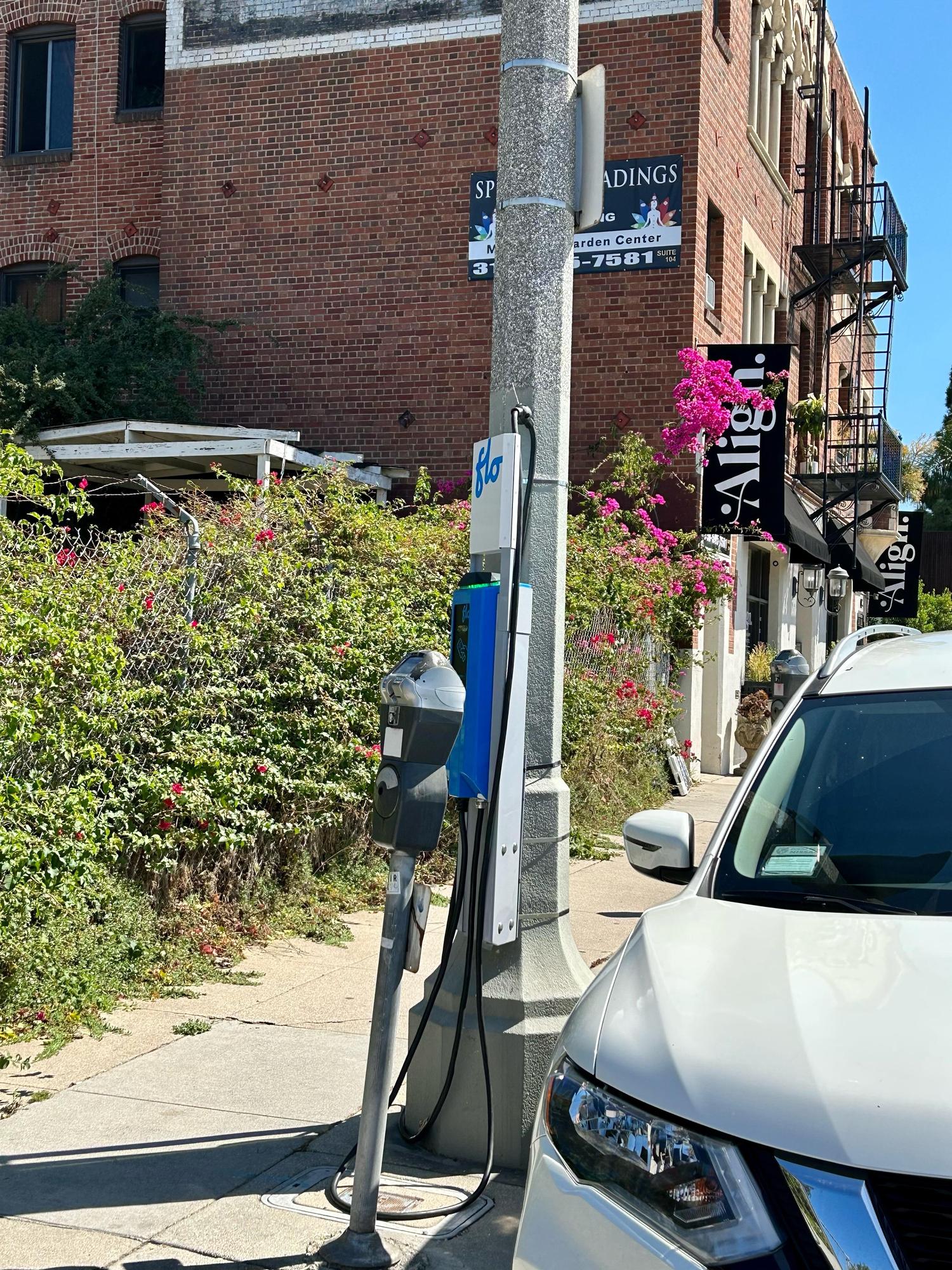 N Larchmont Blvd & Clinton St Parking Los Angeles, CA EV Station