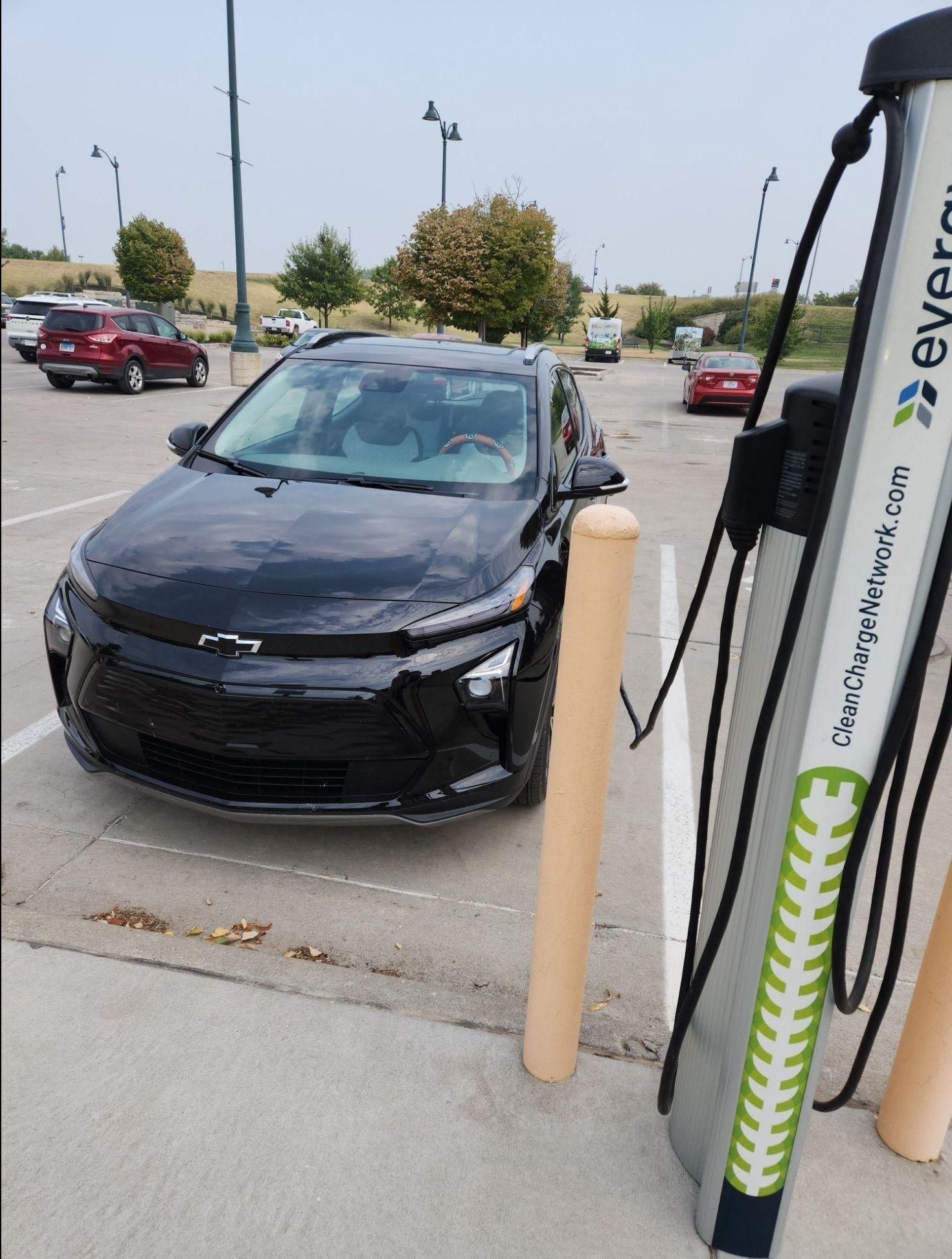 Blue Earth Plaza Manhattan, KS EV Station