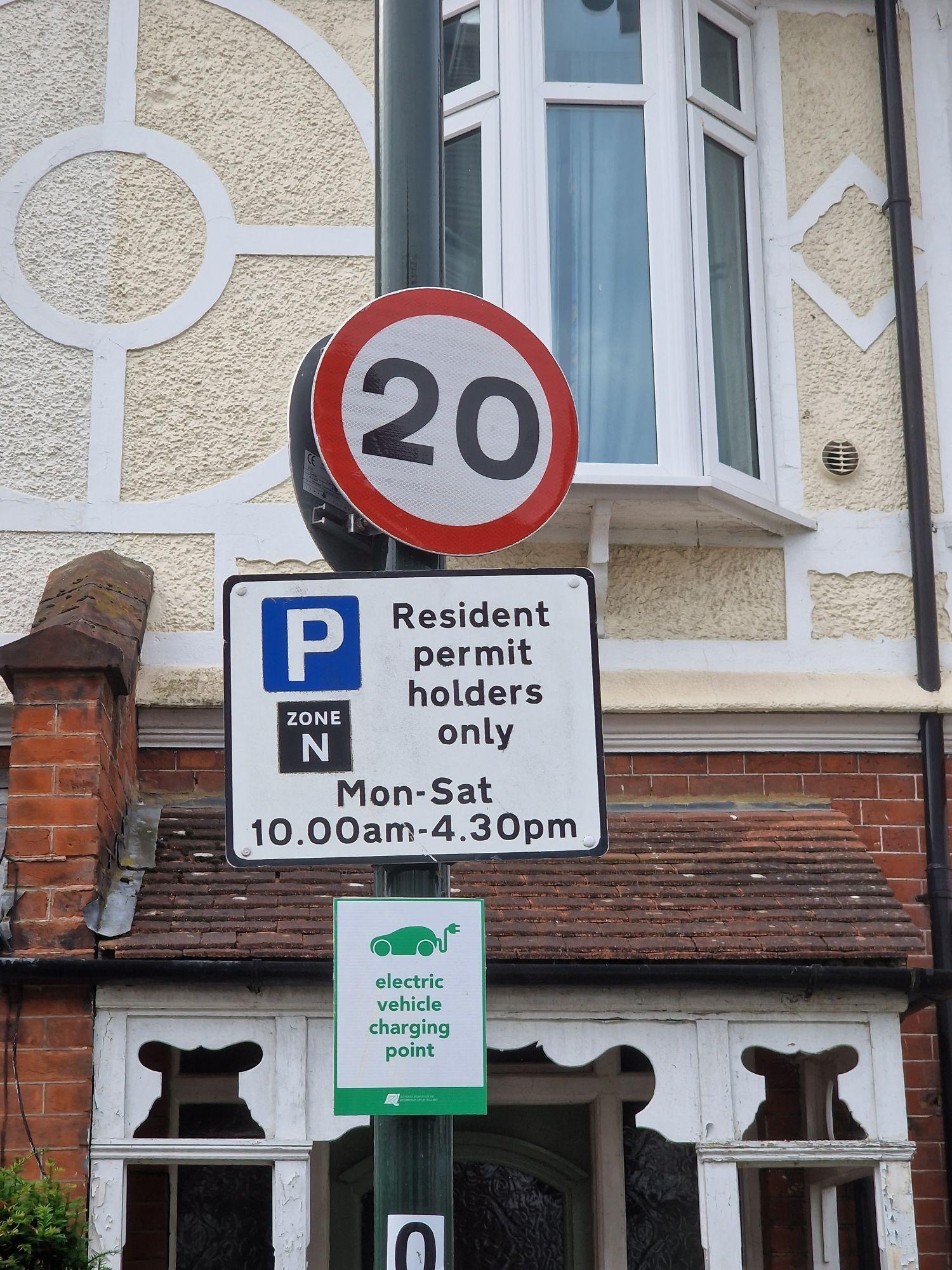 12 Old Deer Park Gardens Parking 12 Old Deer Park Gardens, London