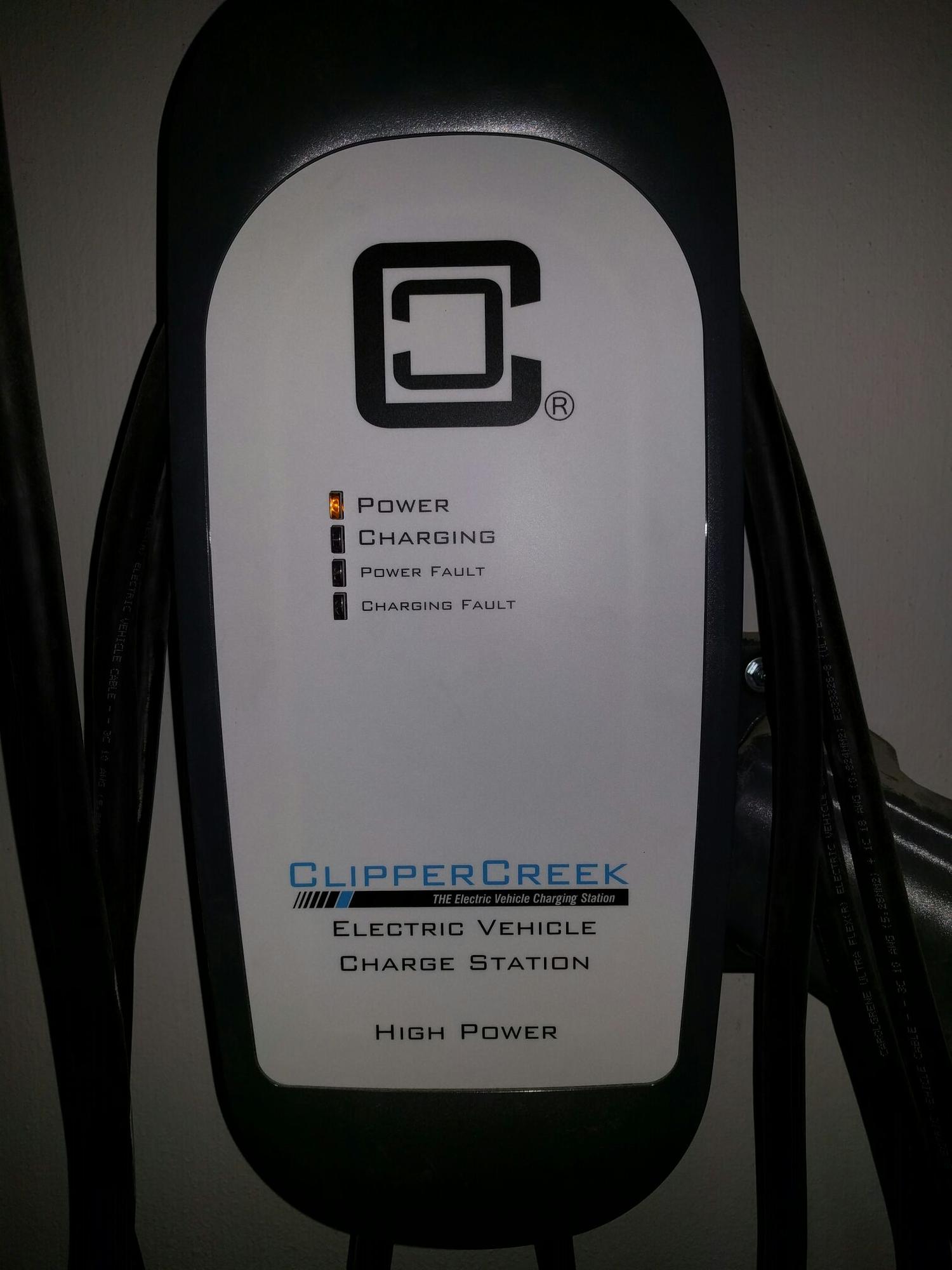 Smith & Burns Apartments Seattle, WA EV Station