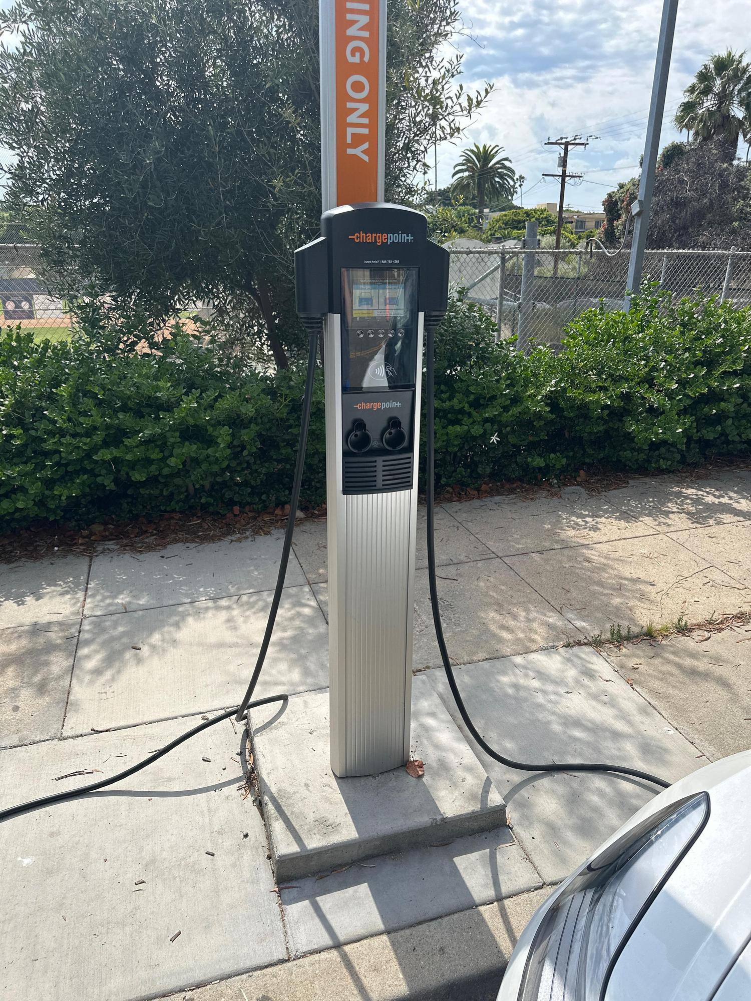 los-amigos-park-santa-monica-ca-ev-station