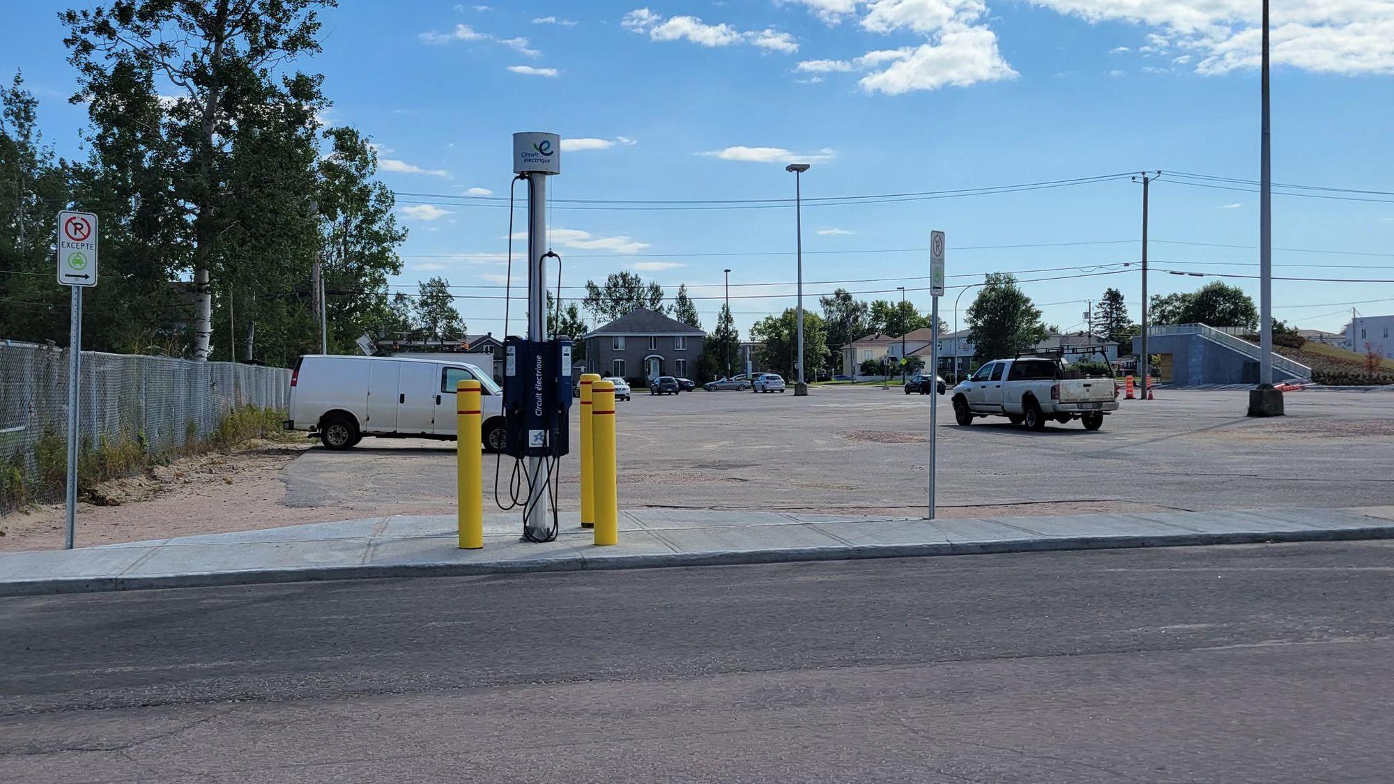 Rue Bossé QC EV Station