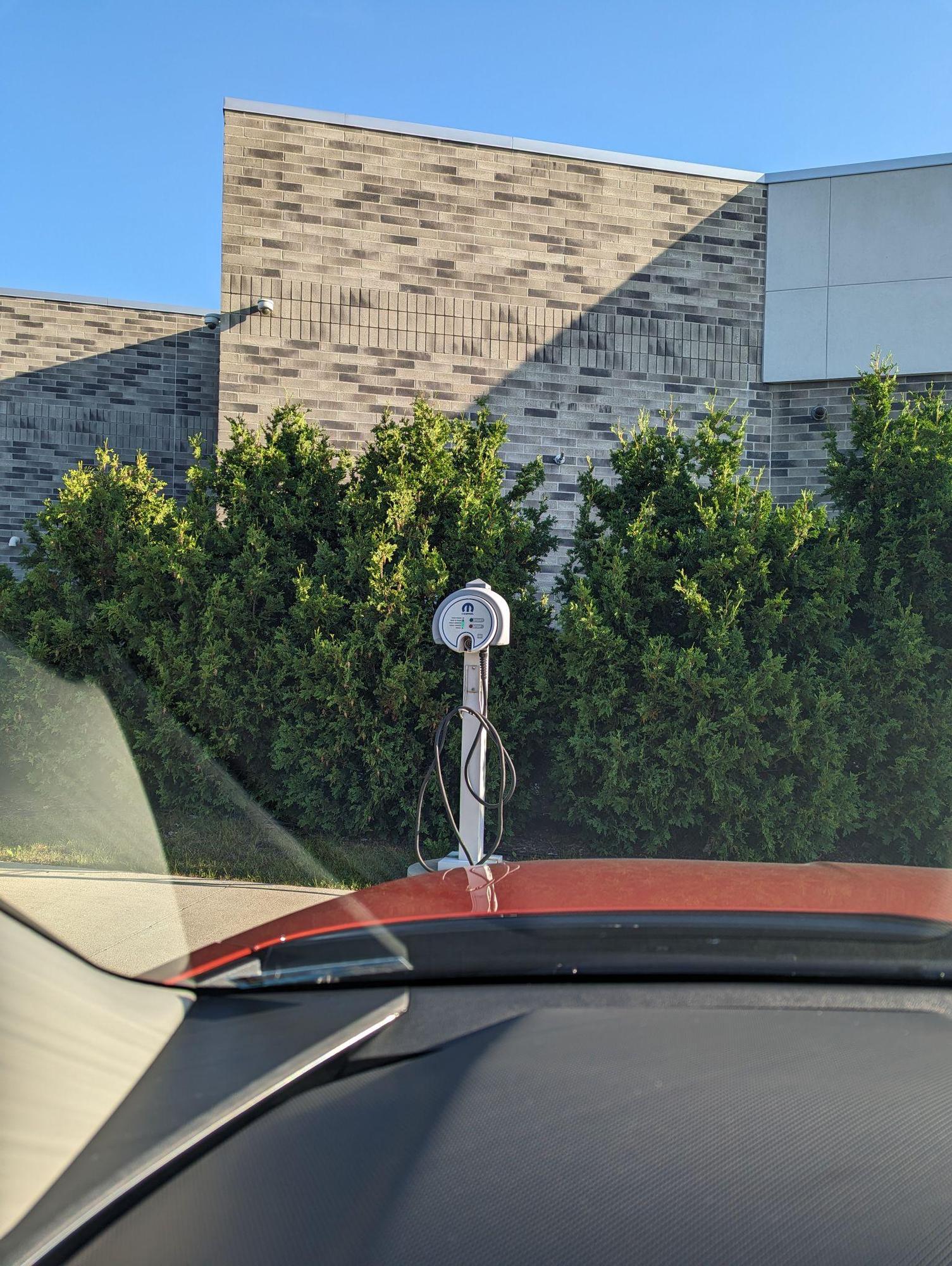 Golling Chrysler Chelsea Chelsea, MI EV Station