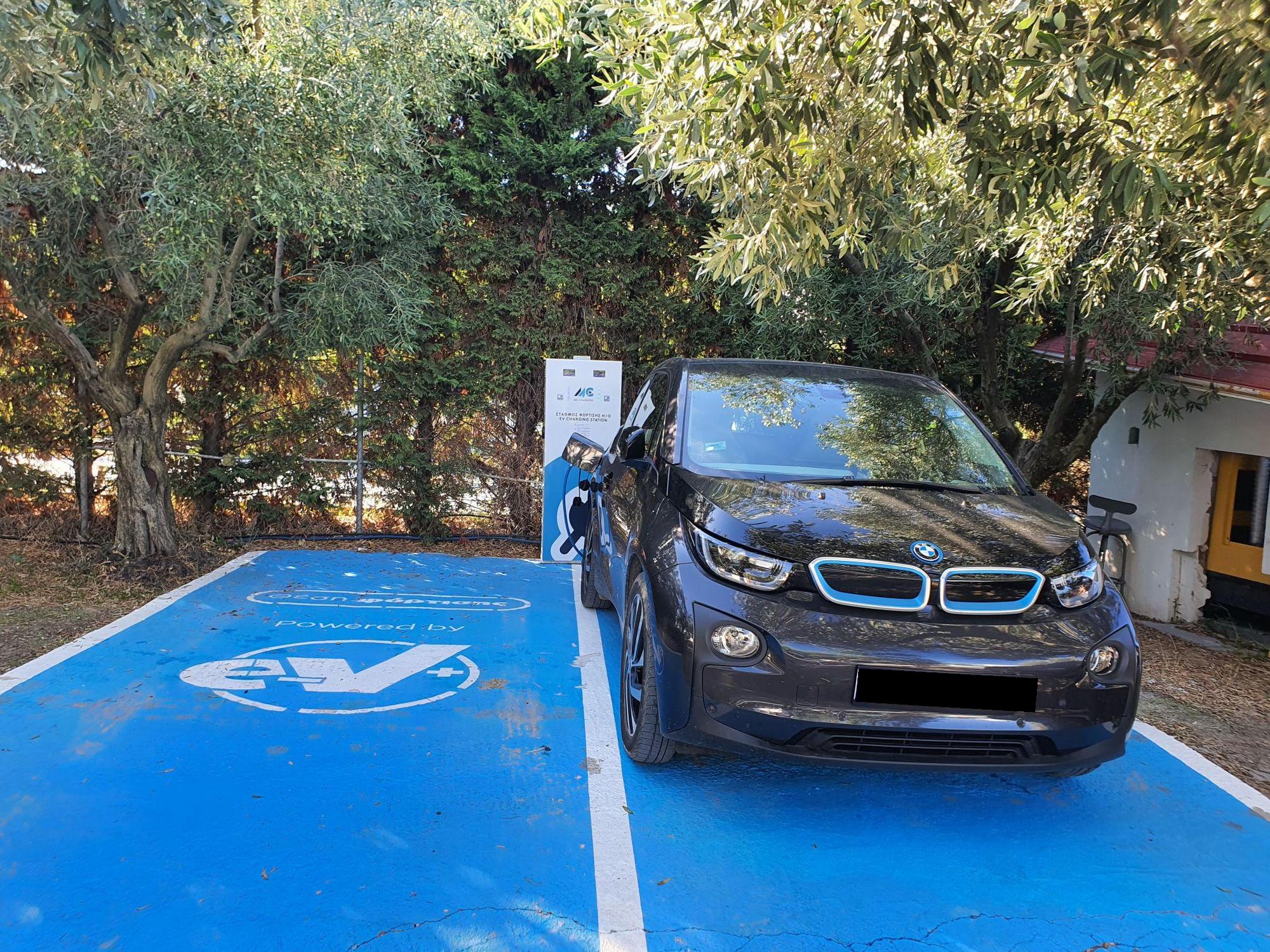 Blue Carpet Luxury Suites Ambares, Πευκοχώρι 630 85, Ελλάδα EV Station