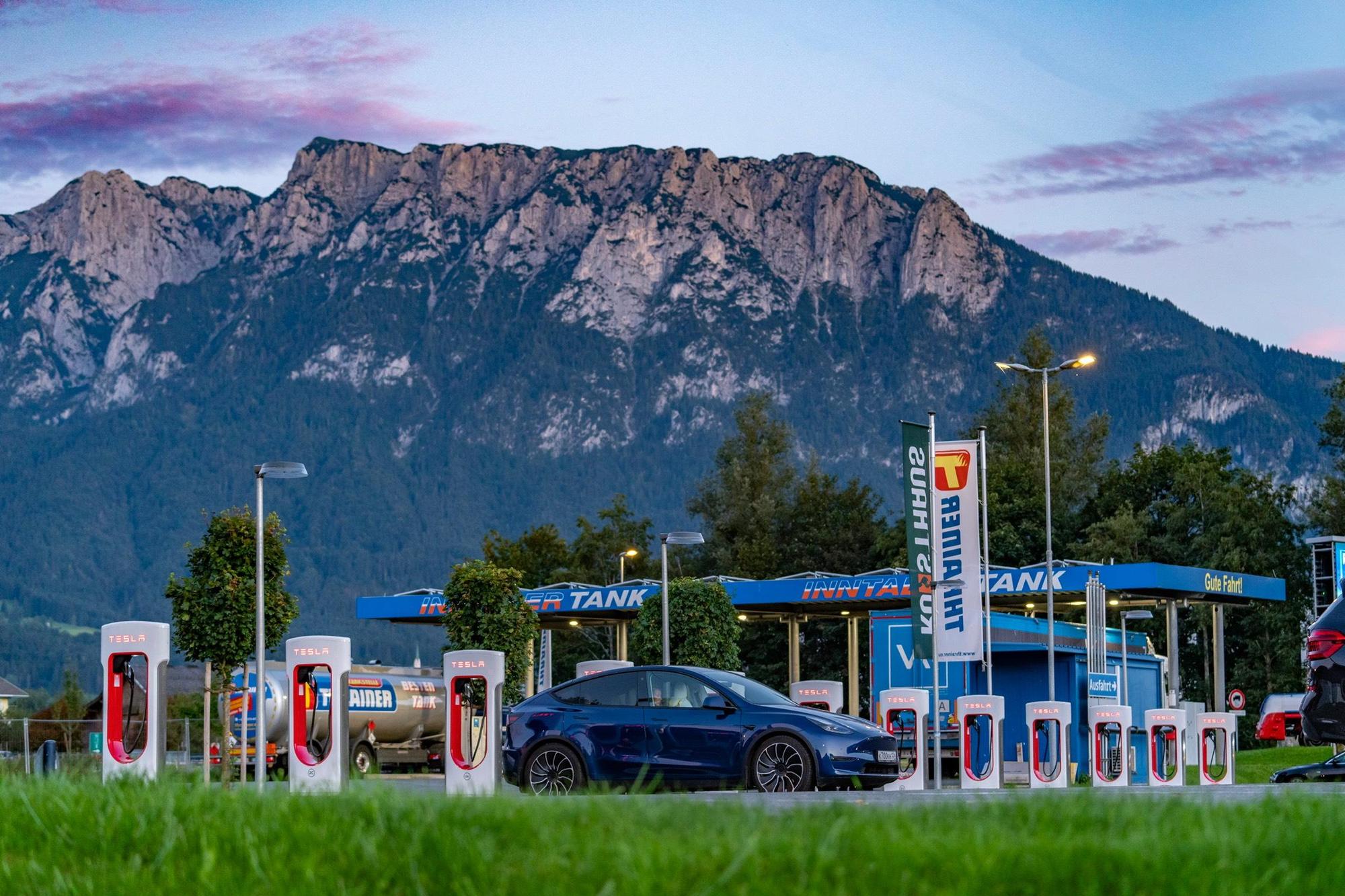 Trainer Tankstelle Niederndorf Preise