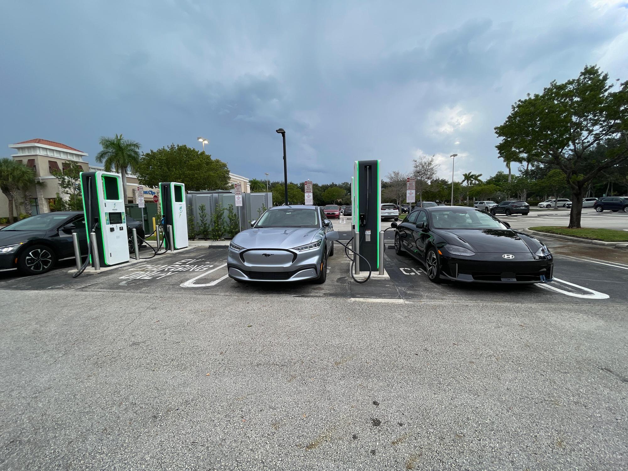 North Springs Plaza Target Coral Springs, FL EV Station
