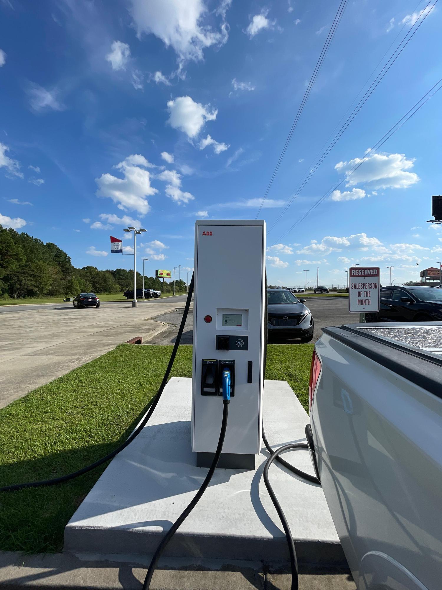 Tenneson Nissan Tifton, GA EV Station