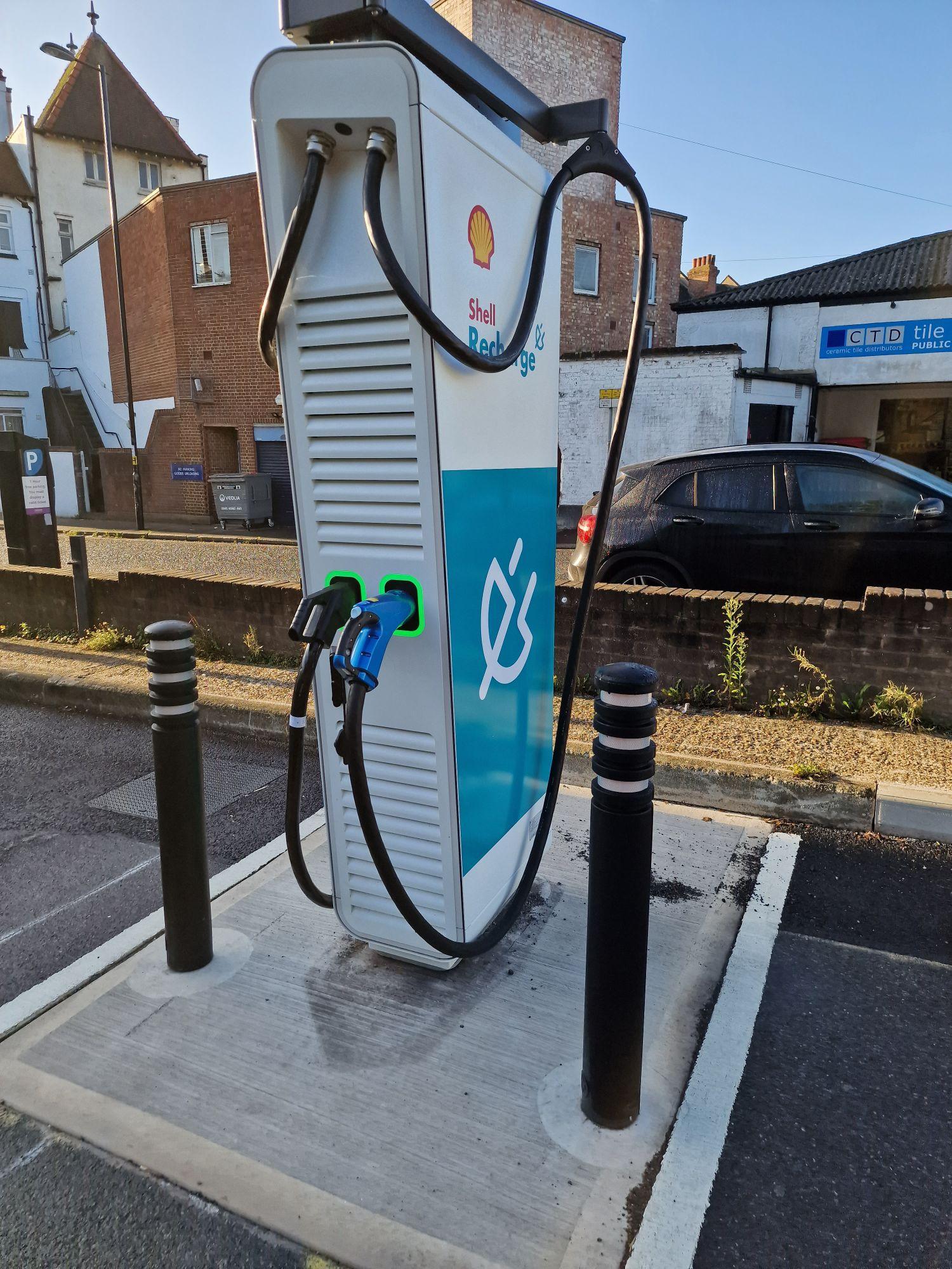 Shell Recharge Waitrose Coulsdon 1A Malcolm Rd, Coulsdon CR5 2DB, UK