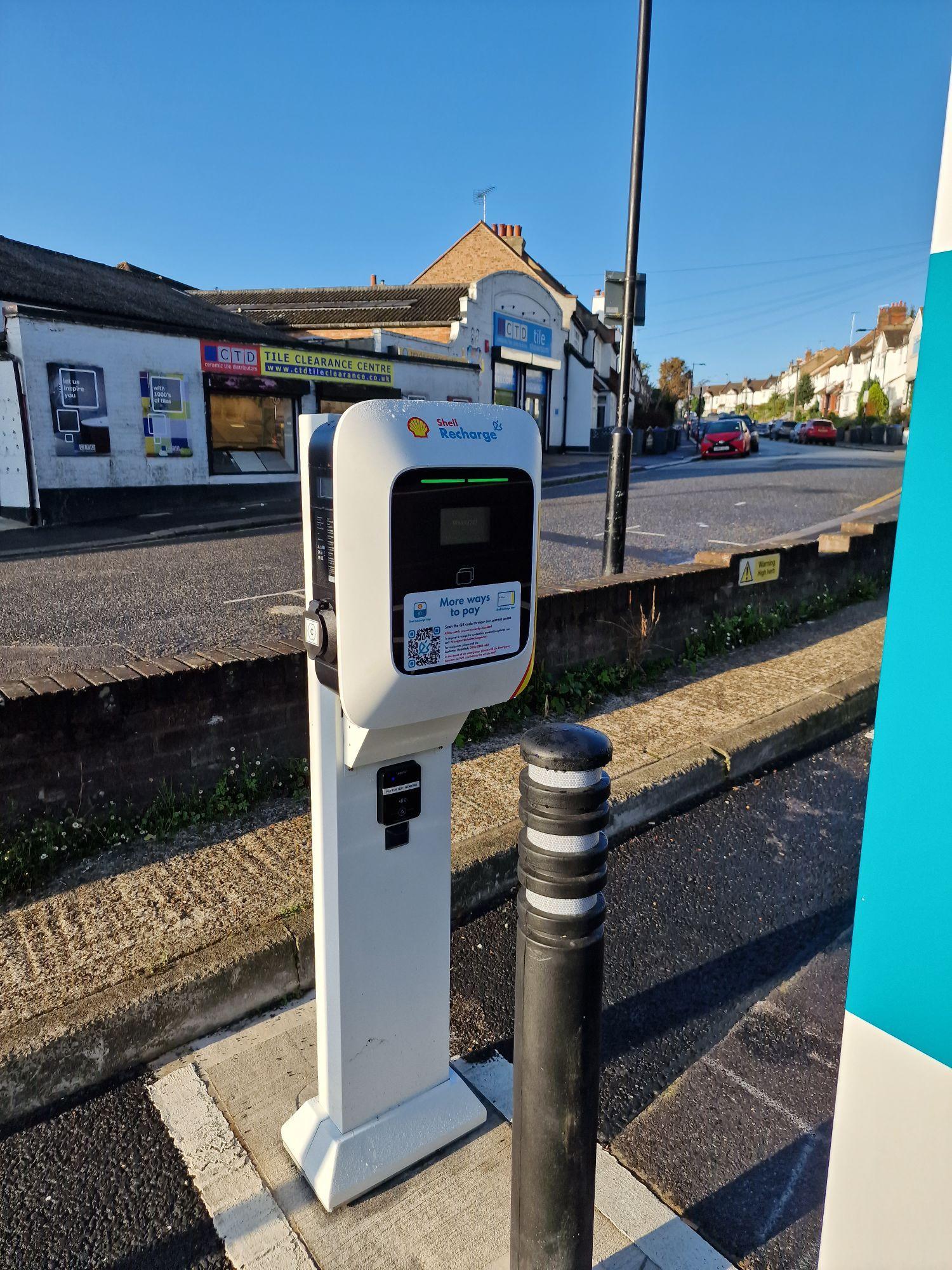 Shell Recharge Waitrose Coulsdon 1A Malcolm Rd, Coulsdon CR5 2DB, UK