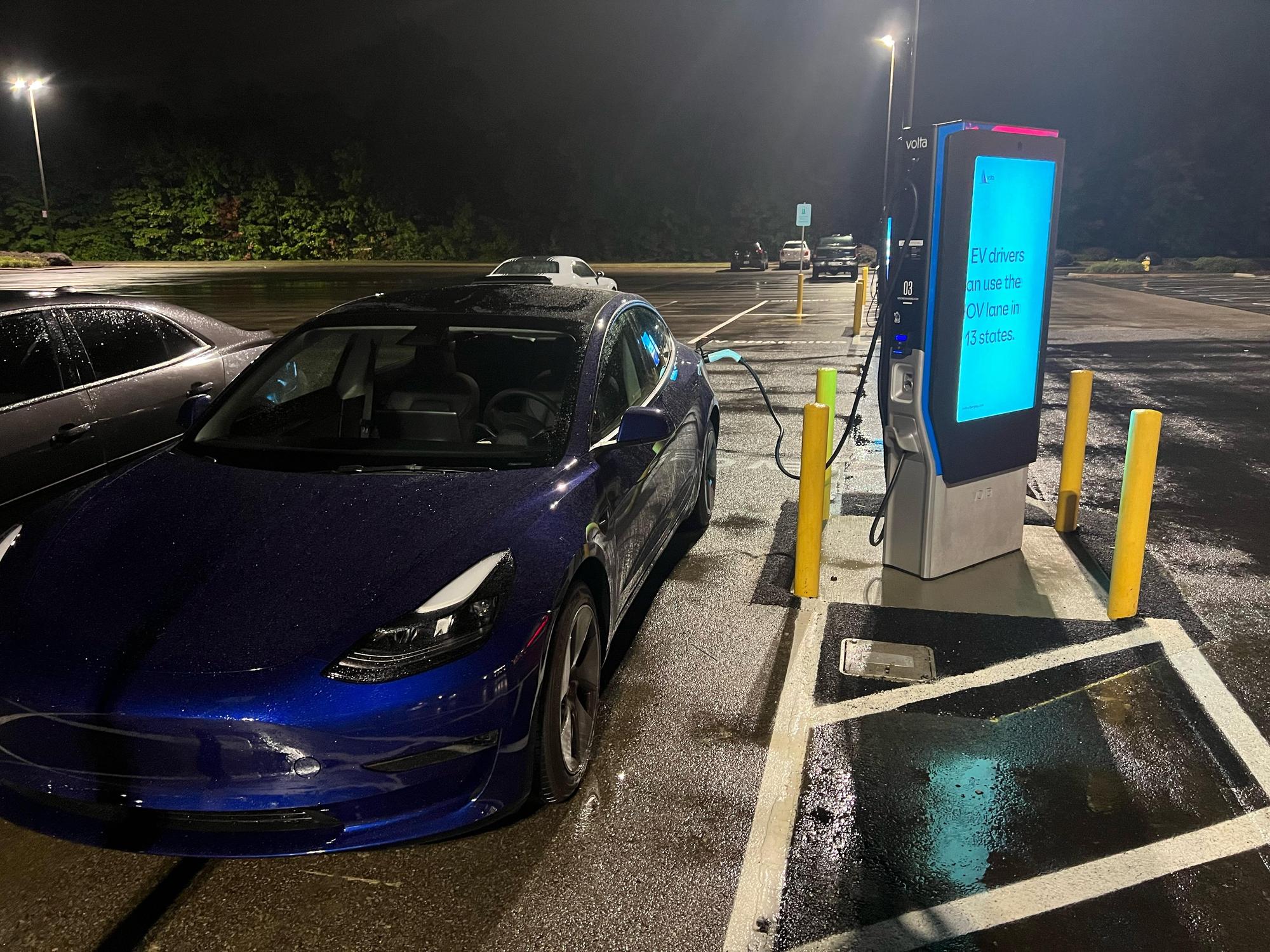 Ontario Towne Center Cinemark 14 Ontario, OH EV Station