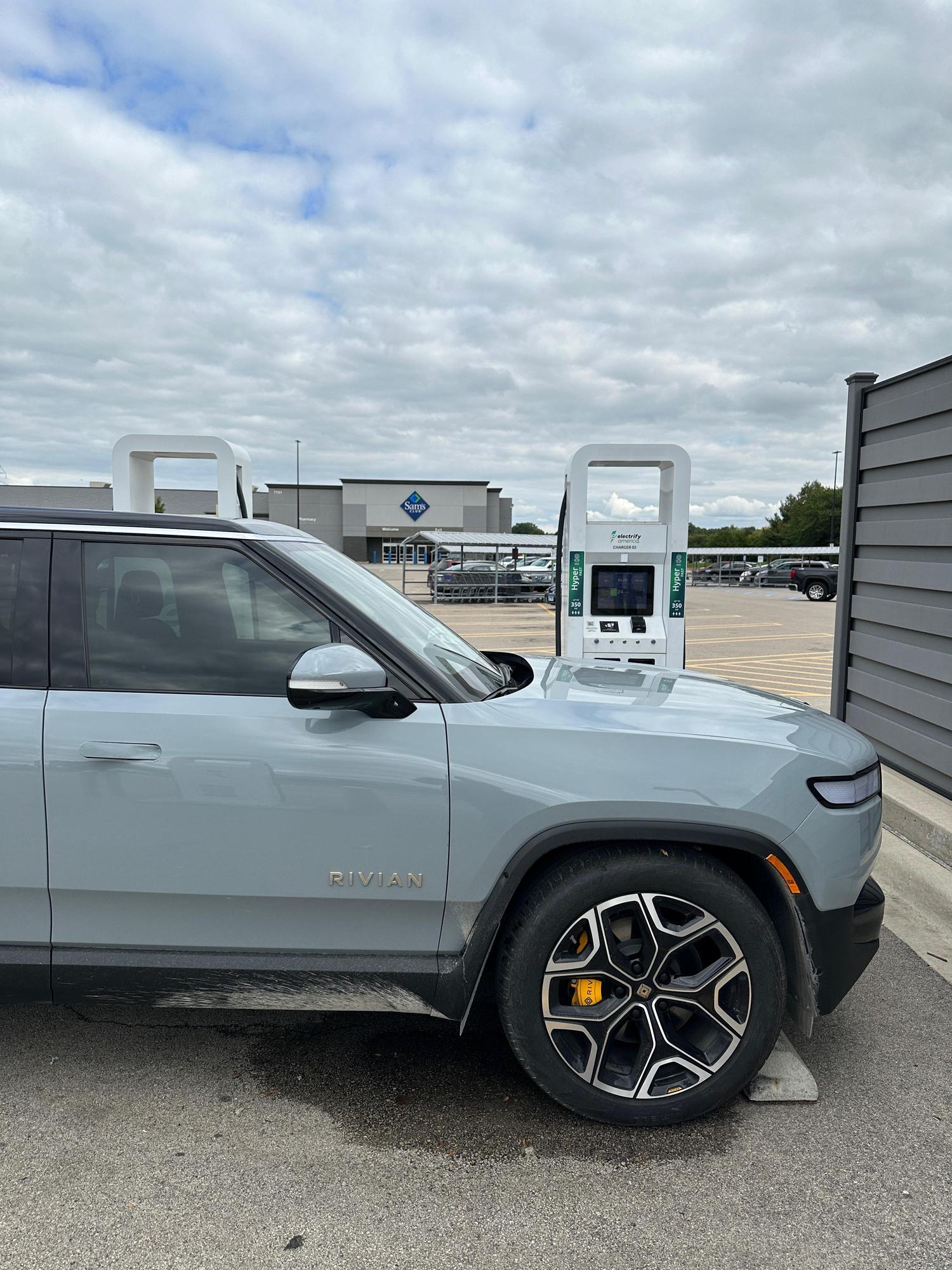 Sam’s Club Rockford, IL EV Station