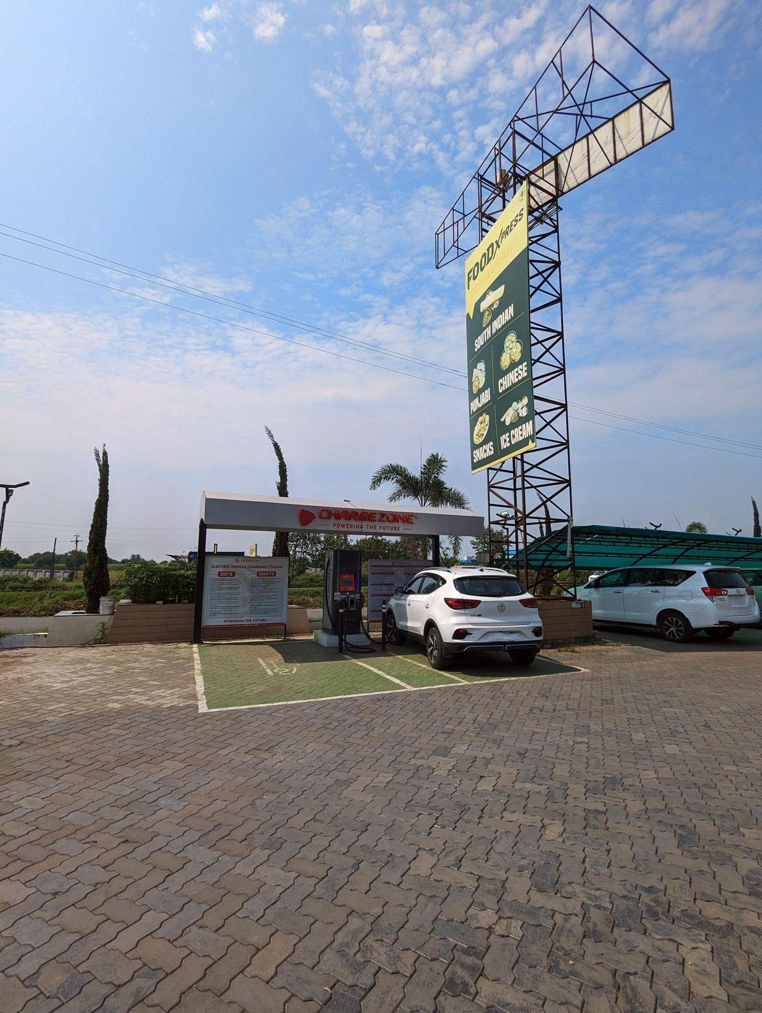 Food express ChargeZone FC (60kW) Vesma, GJ EV Station