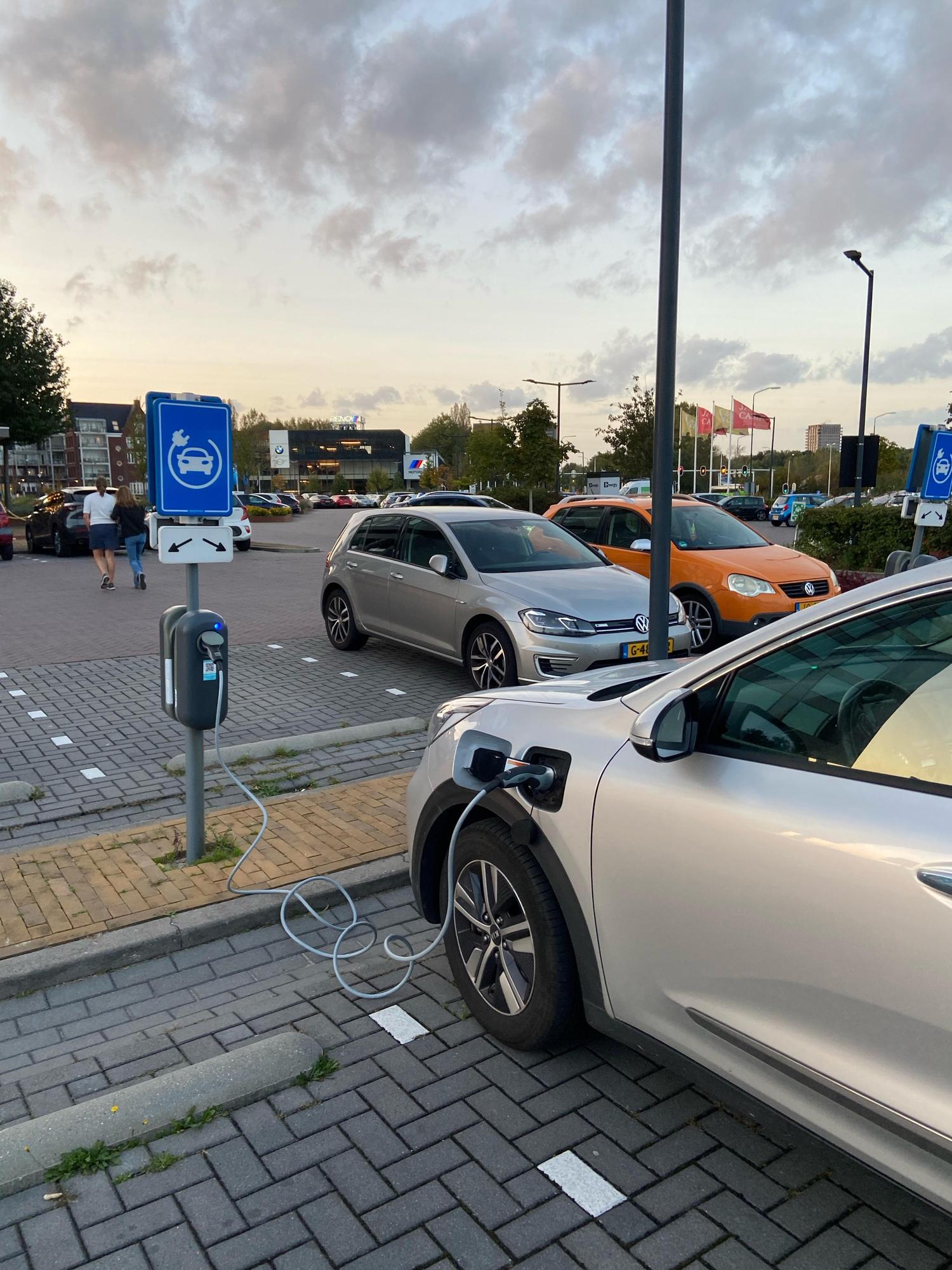 NewMotion Charging Station Tilburg, NB EV Station