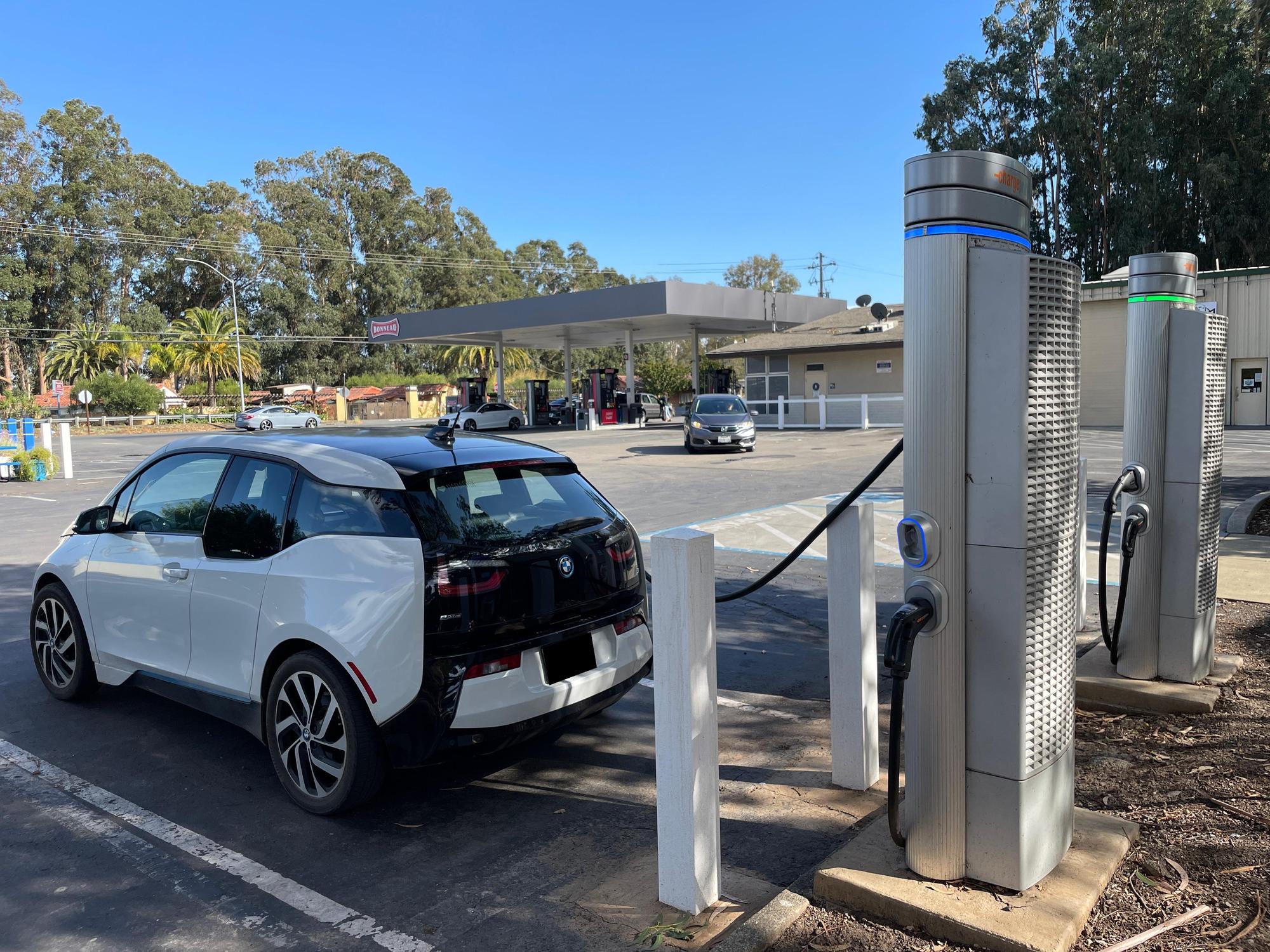 Bonneau Market Sonoma, CA EV Station