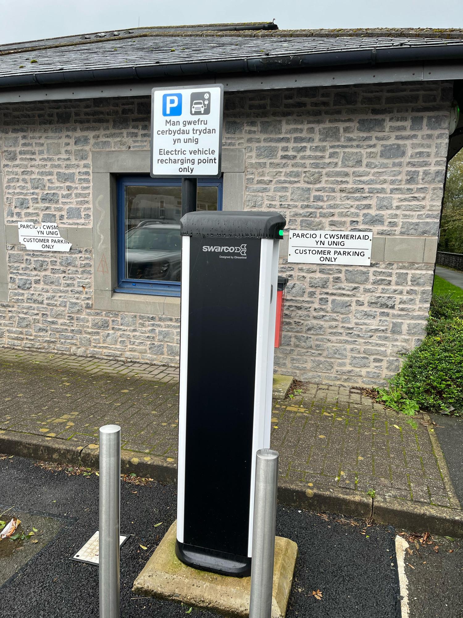 Dolgellau Leisure Center 14 Maes Talaran Dolgellau LL40 1HR UK EV 