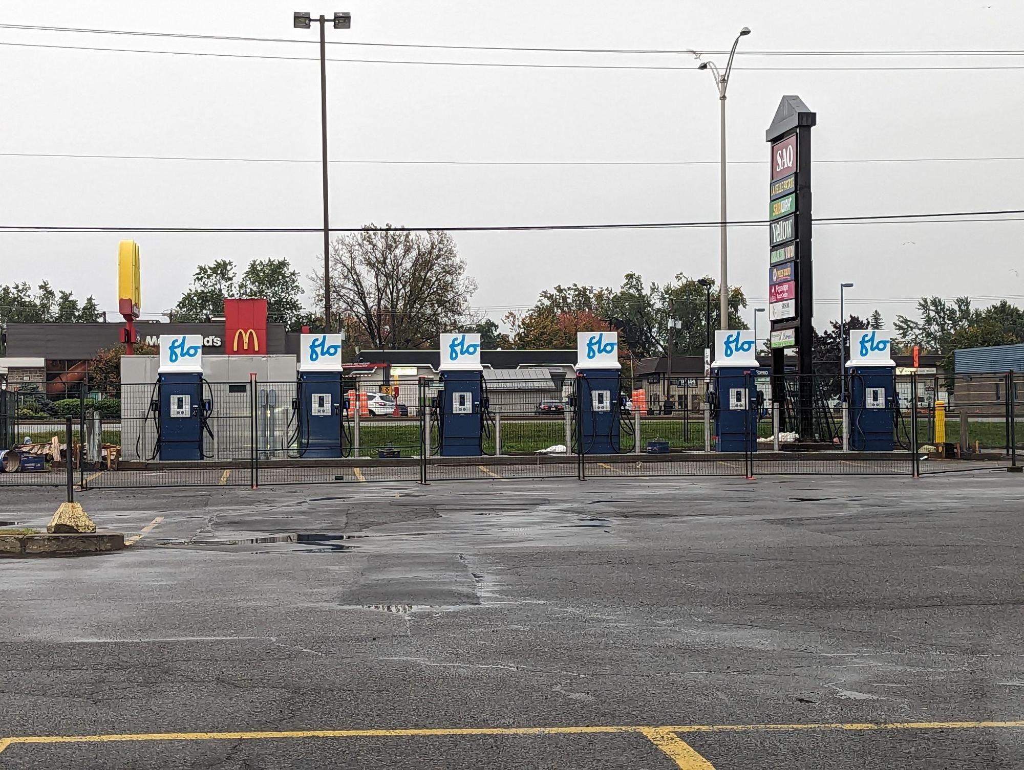 AURA Vaudreuil Dorion VaudreuilDorion, QC EV Station