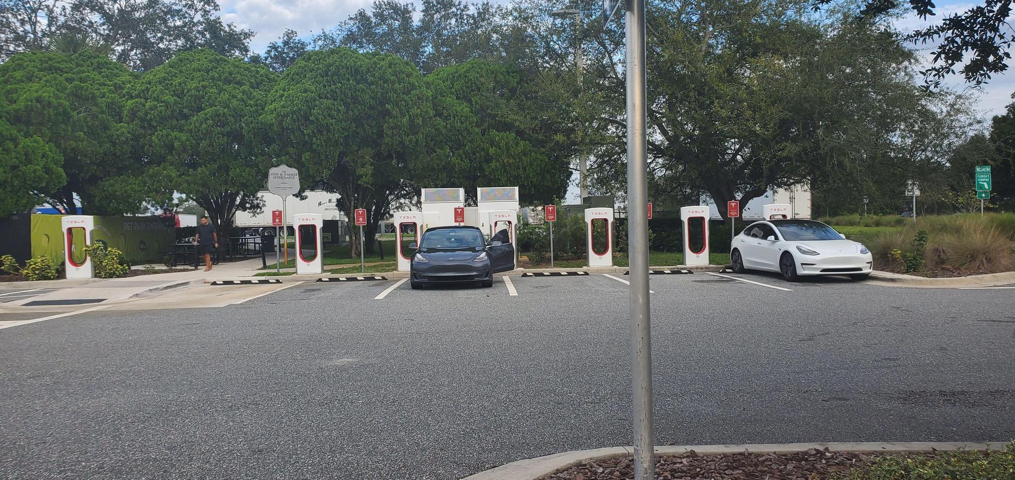 Okahumpka Service Plaza Wildwood, FL EV Station