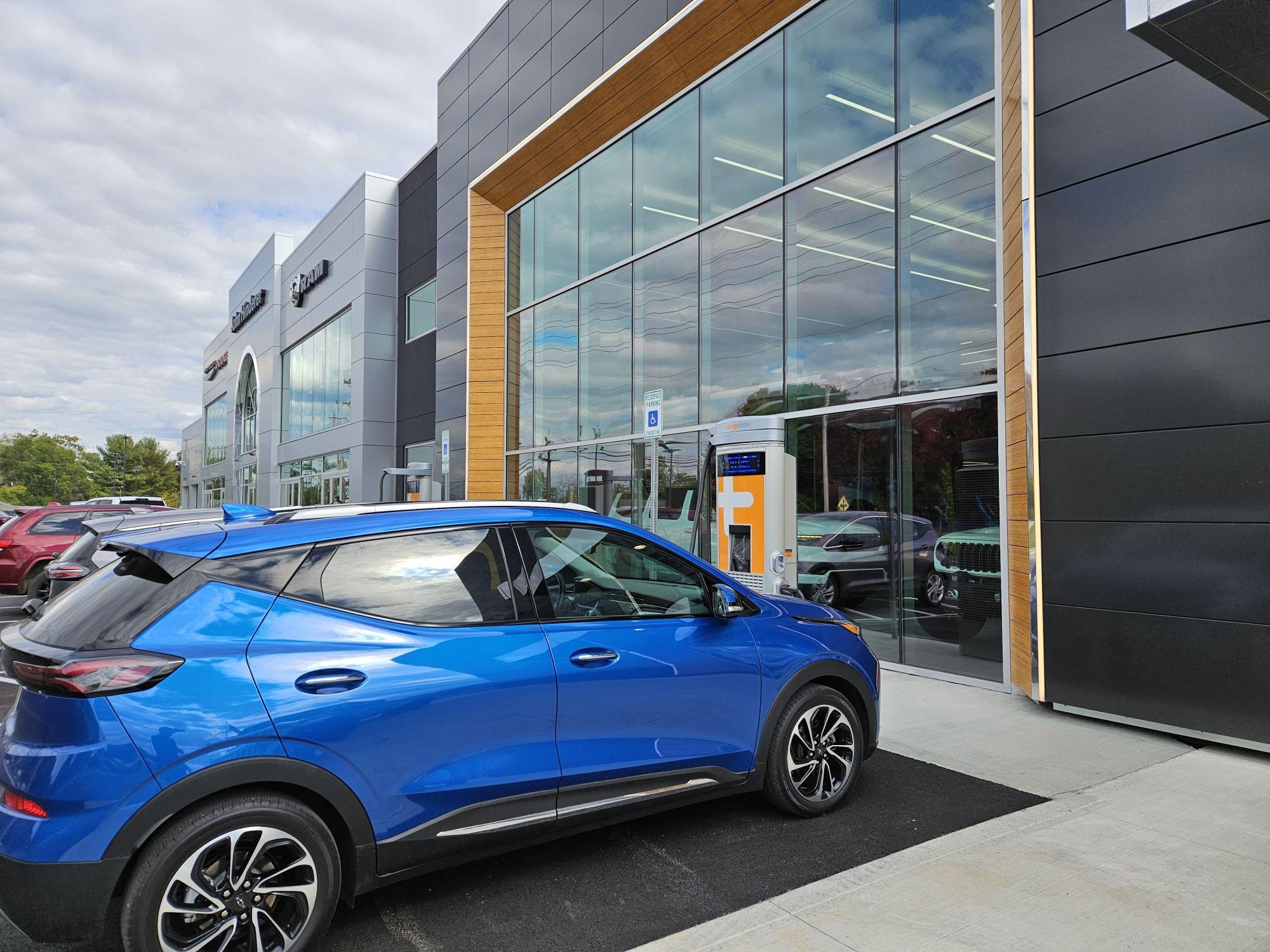 John Hinderer Chrysler Dodge Jeep Ram Heath, OH EV Station