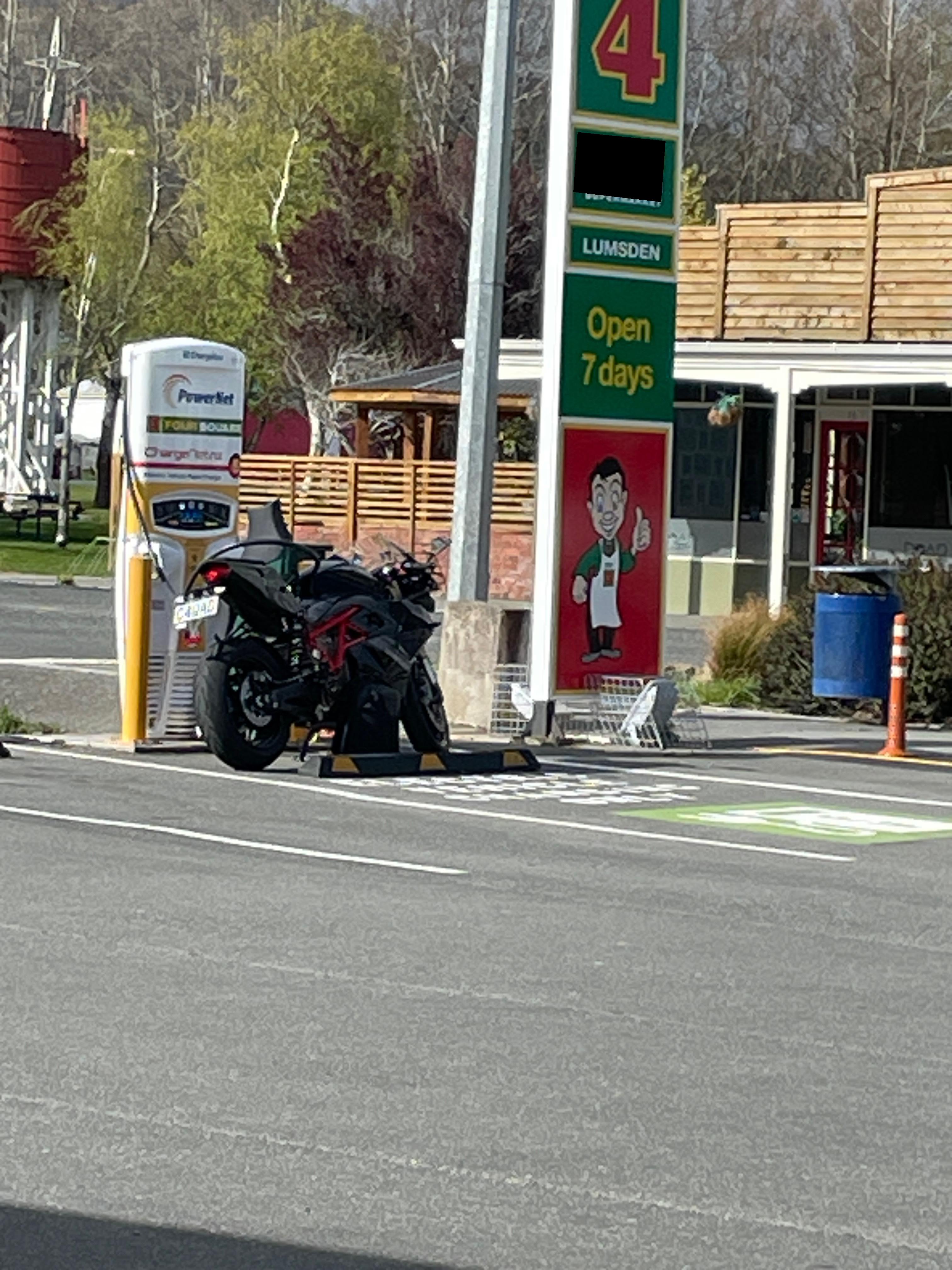 Lumsden Four Square Lumsden, Southland EV Station