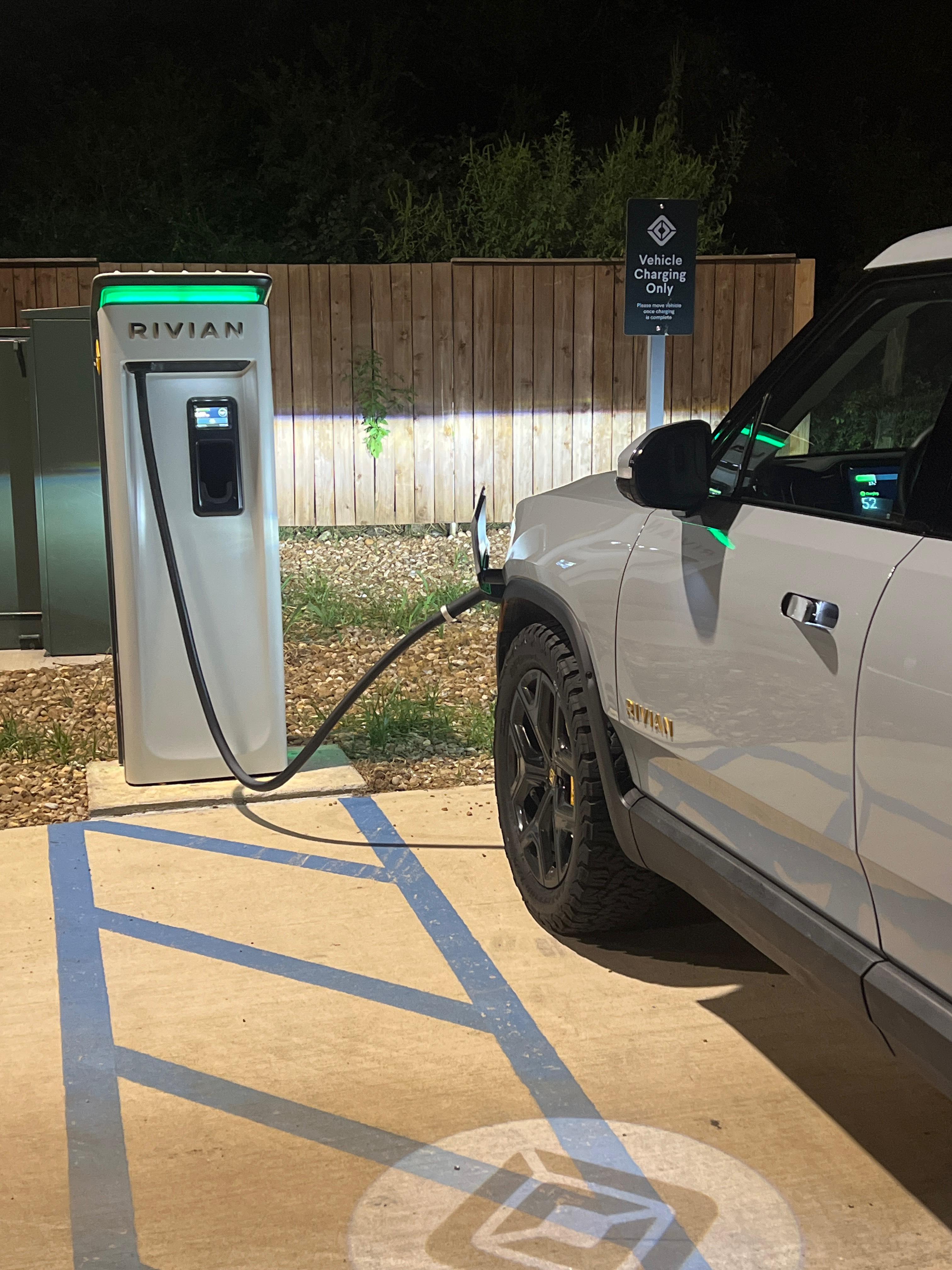 Woody's Smokehouse Northbound (2) | Centerville, TX | EV Station