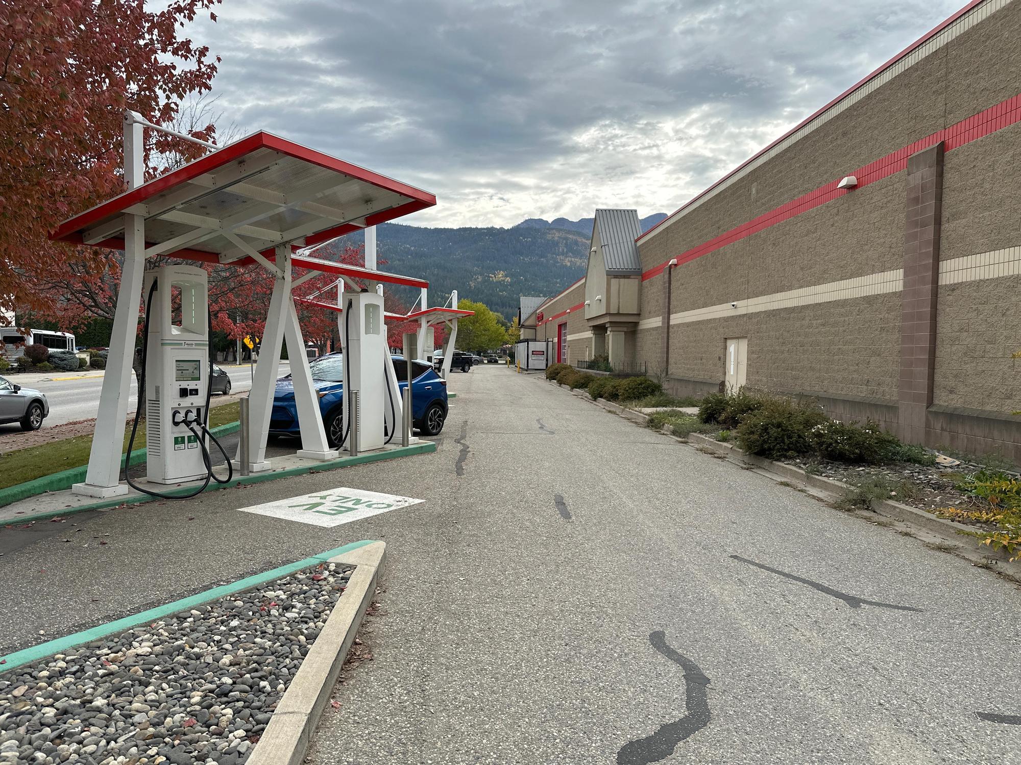 The Mall at Piccadilly Canadian Tire Salmon Arm Salmon Arm, BC EV