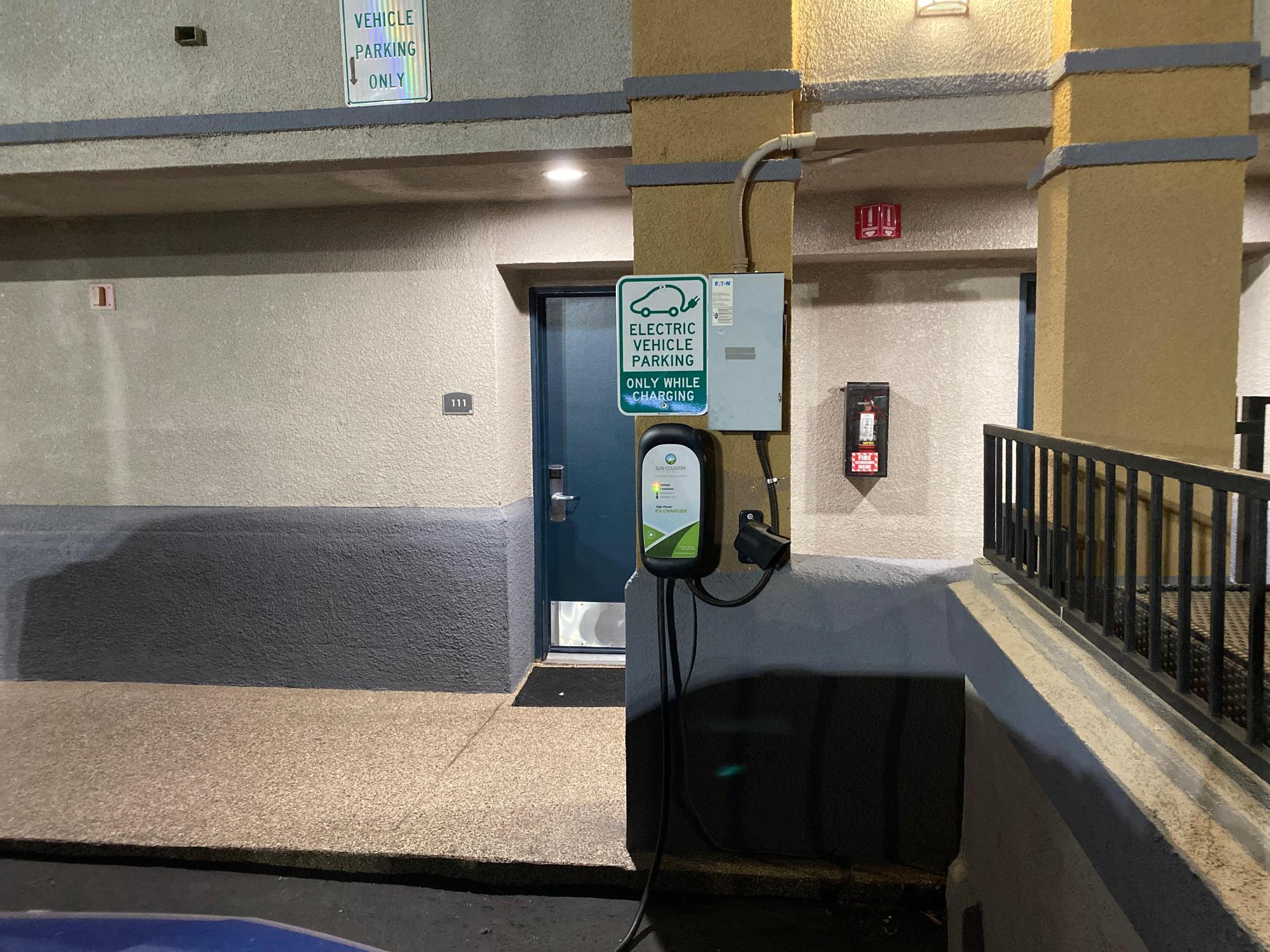 Best Western Kettleman City Inn & Suites Kettleman City, CA EV Station