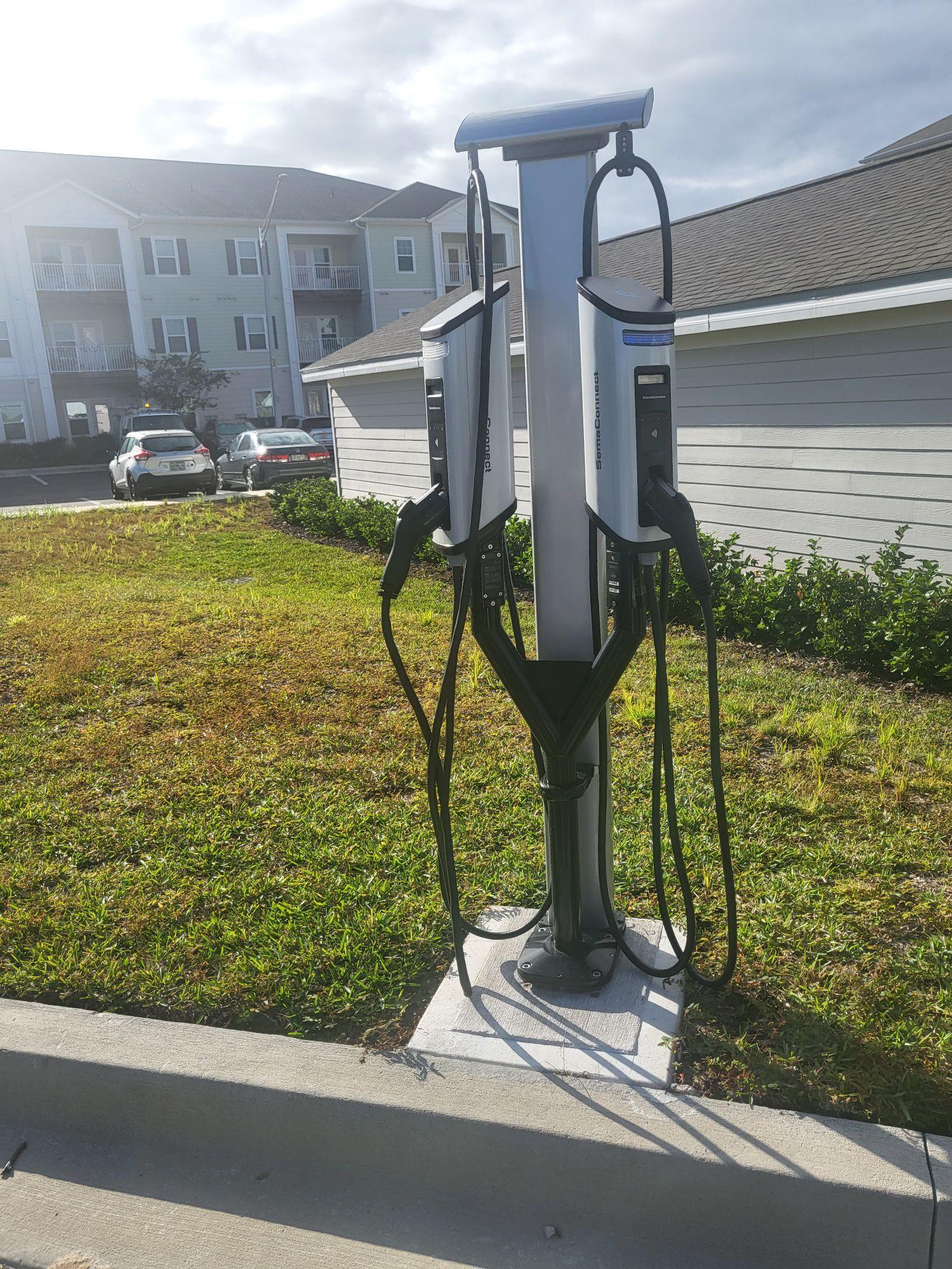 Argyle Lake at Oakleaf Town Center Jacksonville, FL EV Station