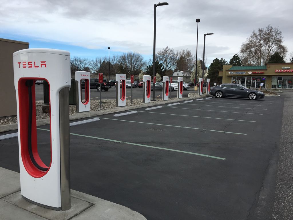 Fred Meyer (1) Kennewick, WA EV Station