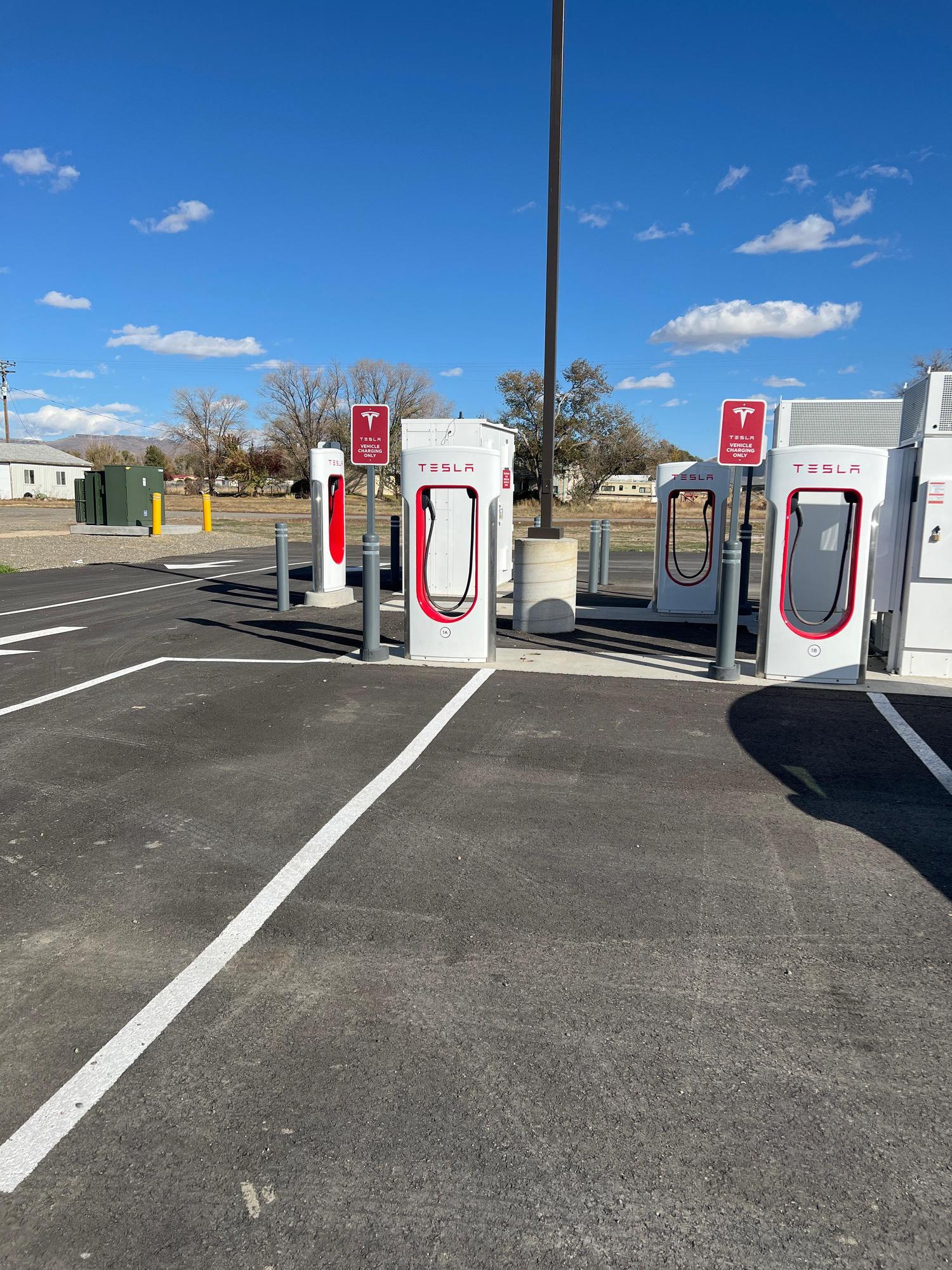 Quinn River Market (2) McDermitt, NV EV Station