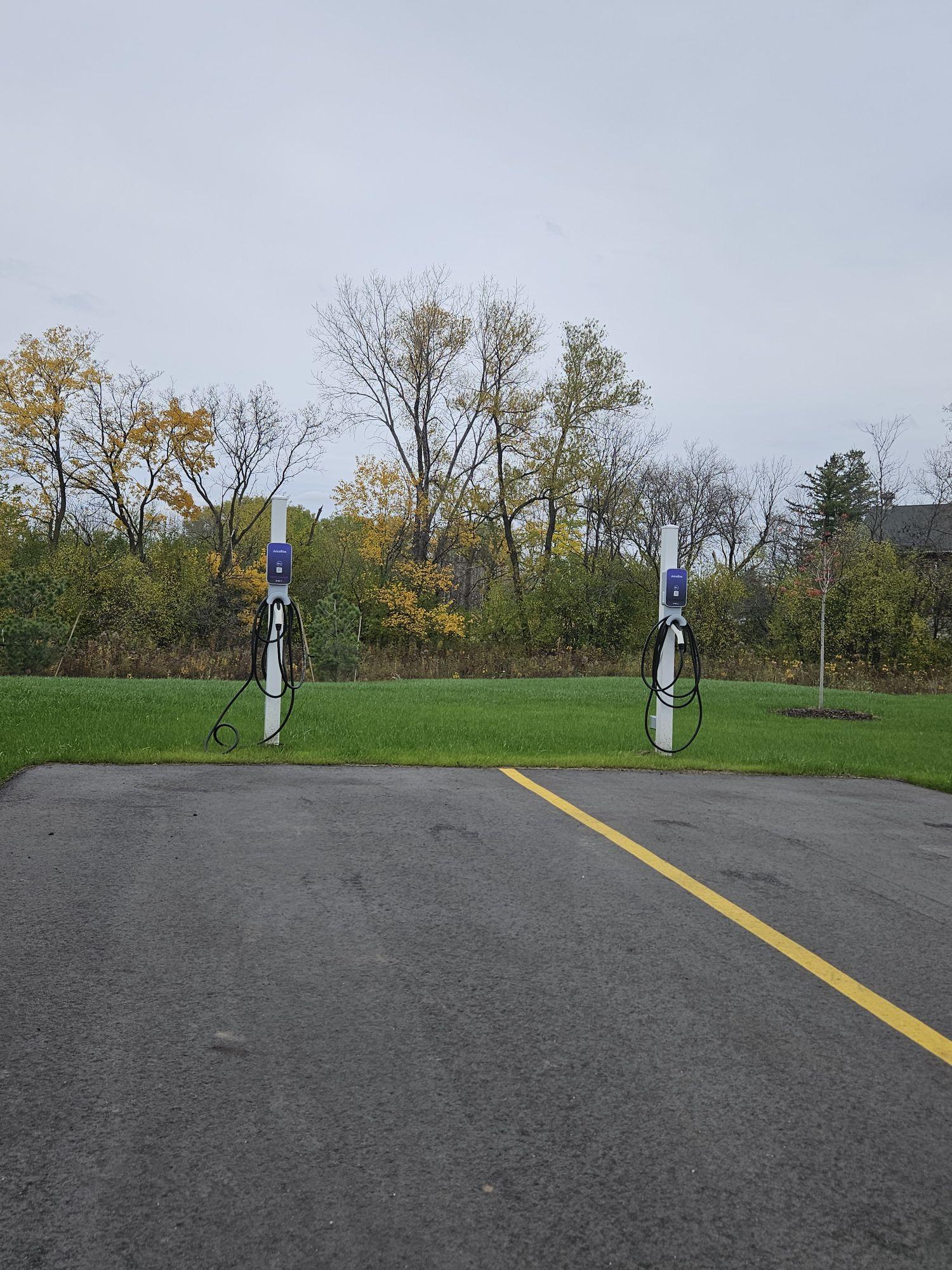 Clayton Crossing Apts Neenah, WI EV Station